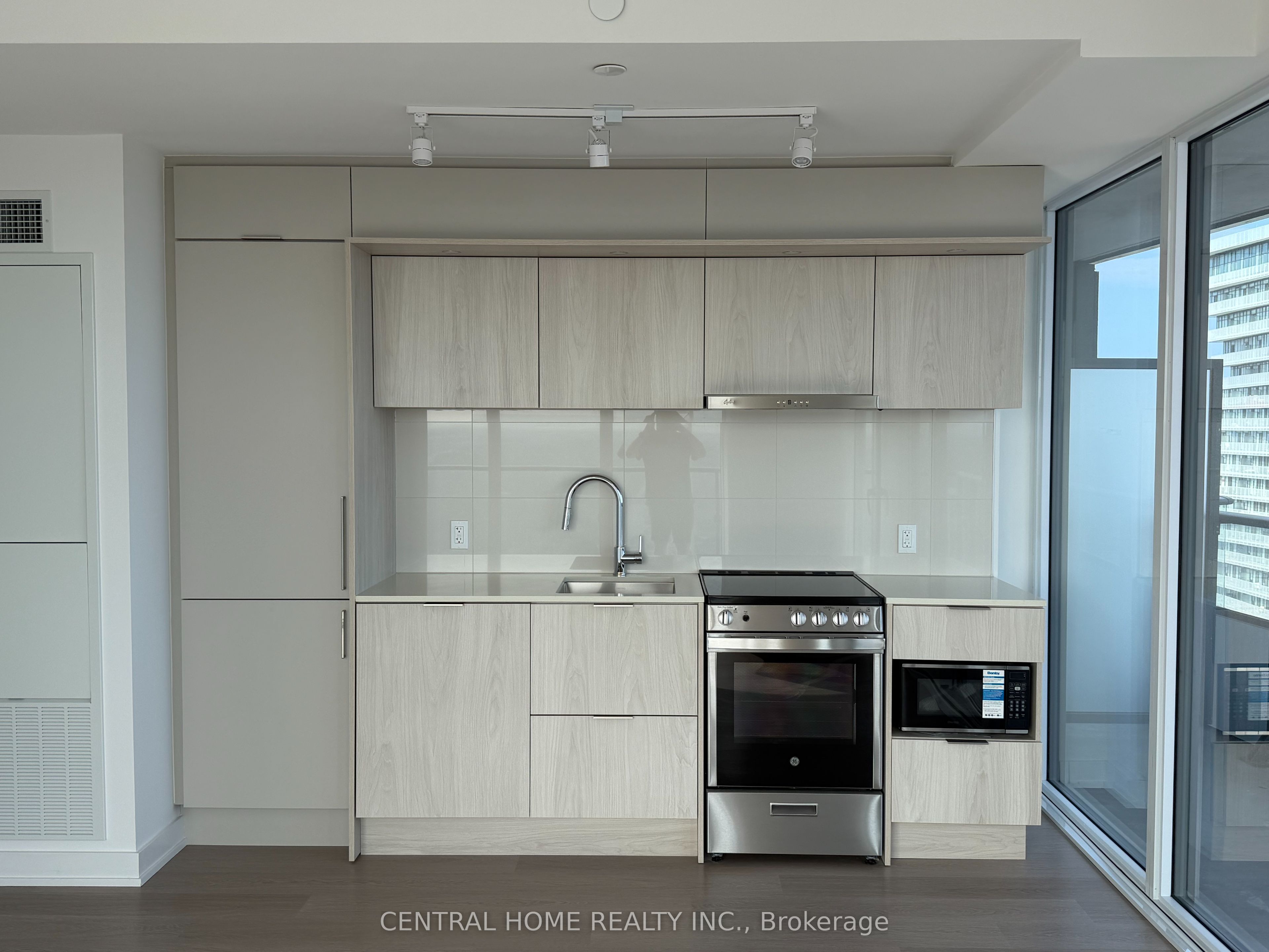 448 Burnhamthorpe Road 5511, Mississauga, ON L5B 0R4