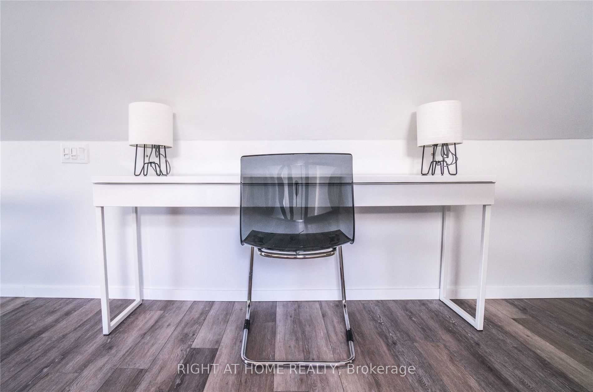 164 Trafalgar Road Loft, Oakville, ON L6J 3G6 photo 4