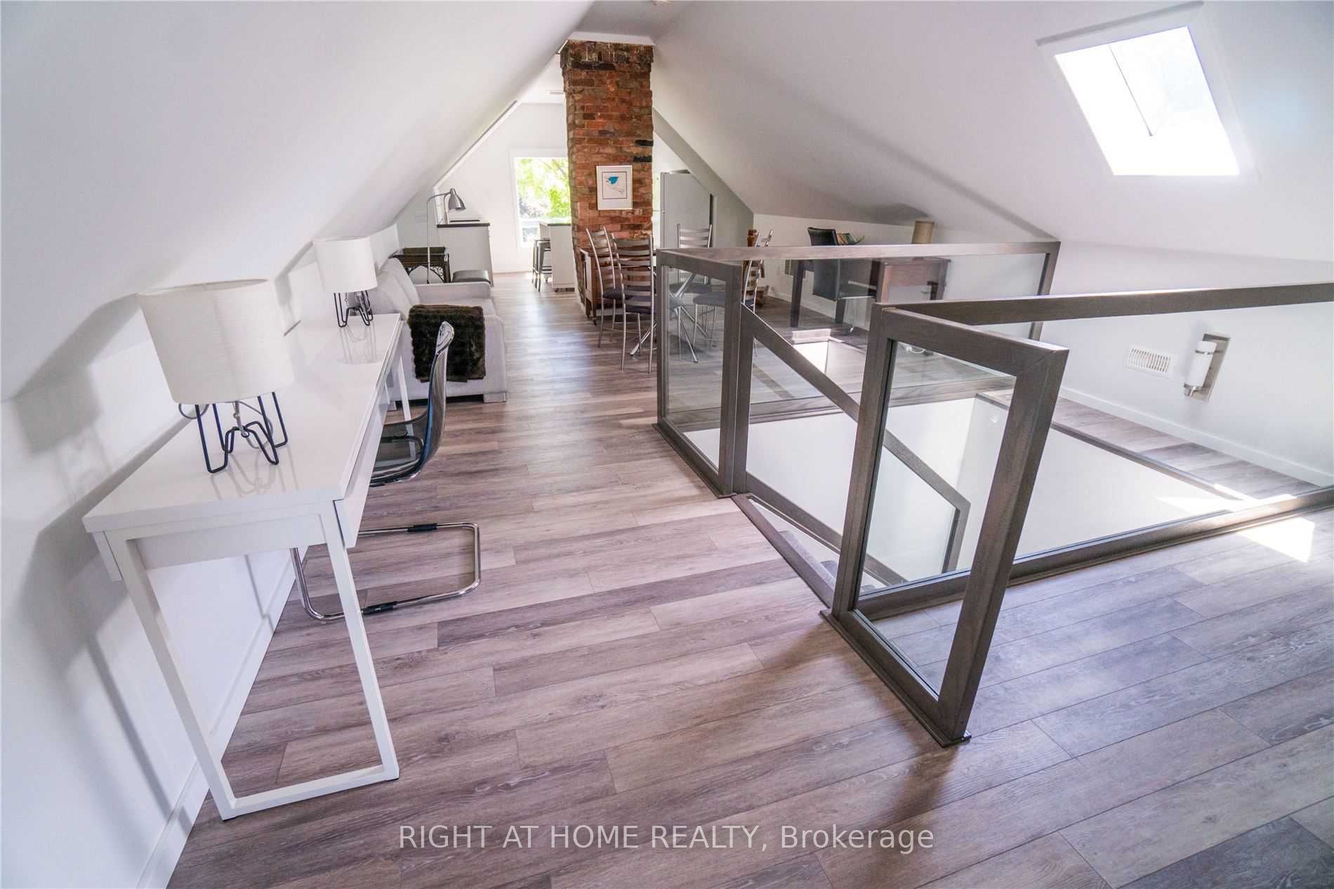 164 Trafalgar Road Loft, Oakville, ON L6J 3G6 photo 5