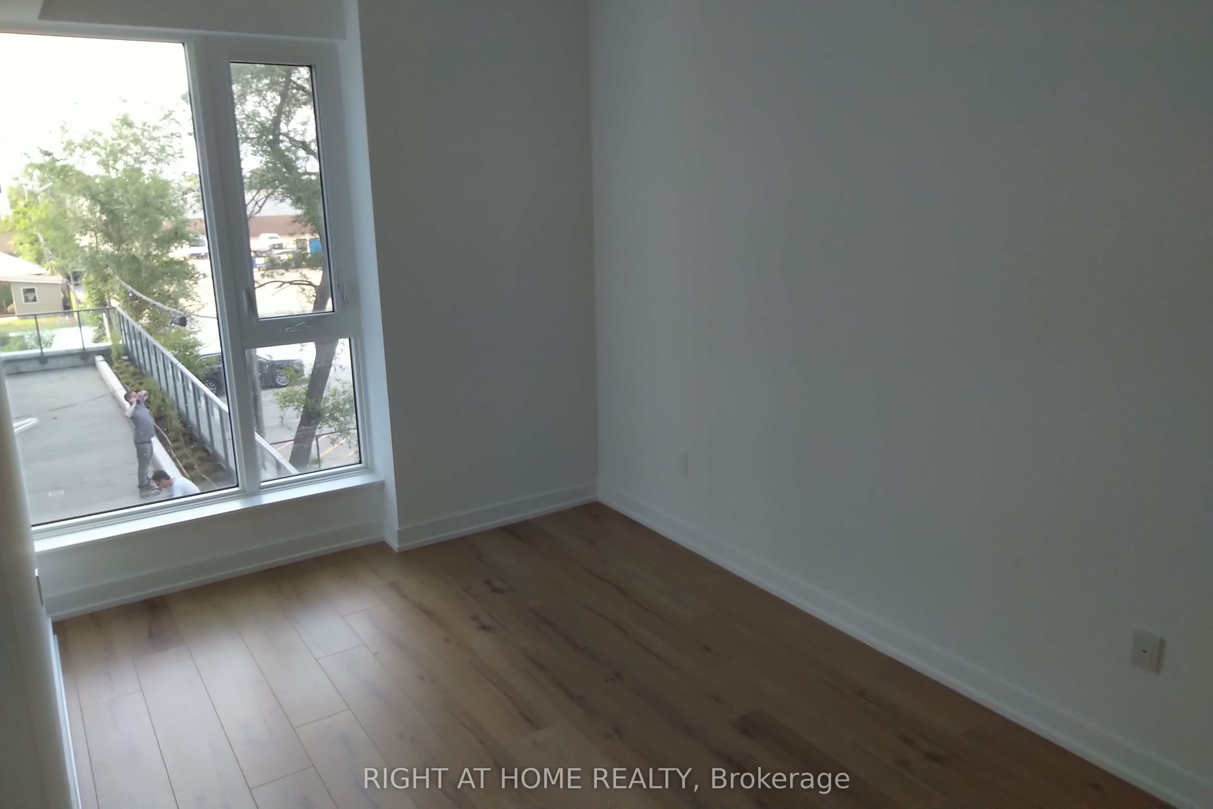 1195 The Queensway Avenue 202, Toronto, ON M8Z 1R6 photo 3