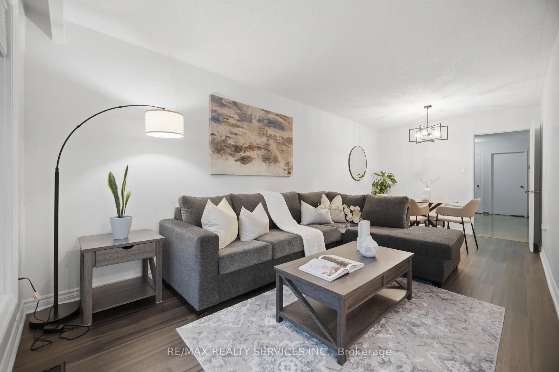 2414 Whaley Drive, Mississauga, ON L5B 2B5 photo 3