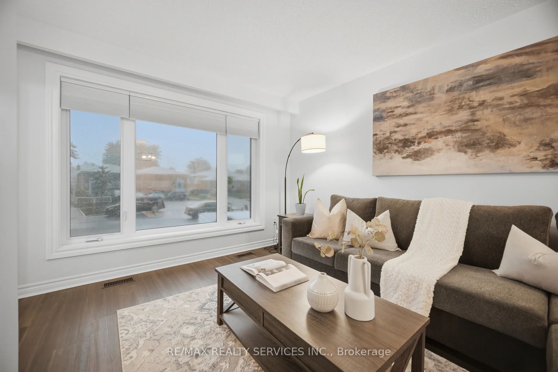 2414 Whaley Drive, Mississauga, ON L5B 2B5 photo 4
