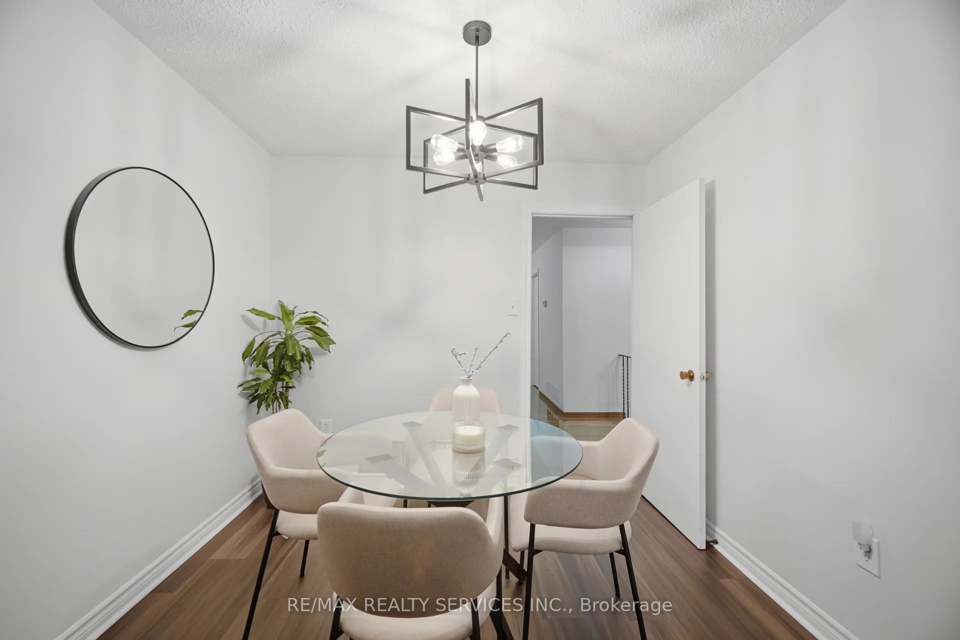 2414 Whaley Drive, Mississauga, ON L5B 2B5 photo 5