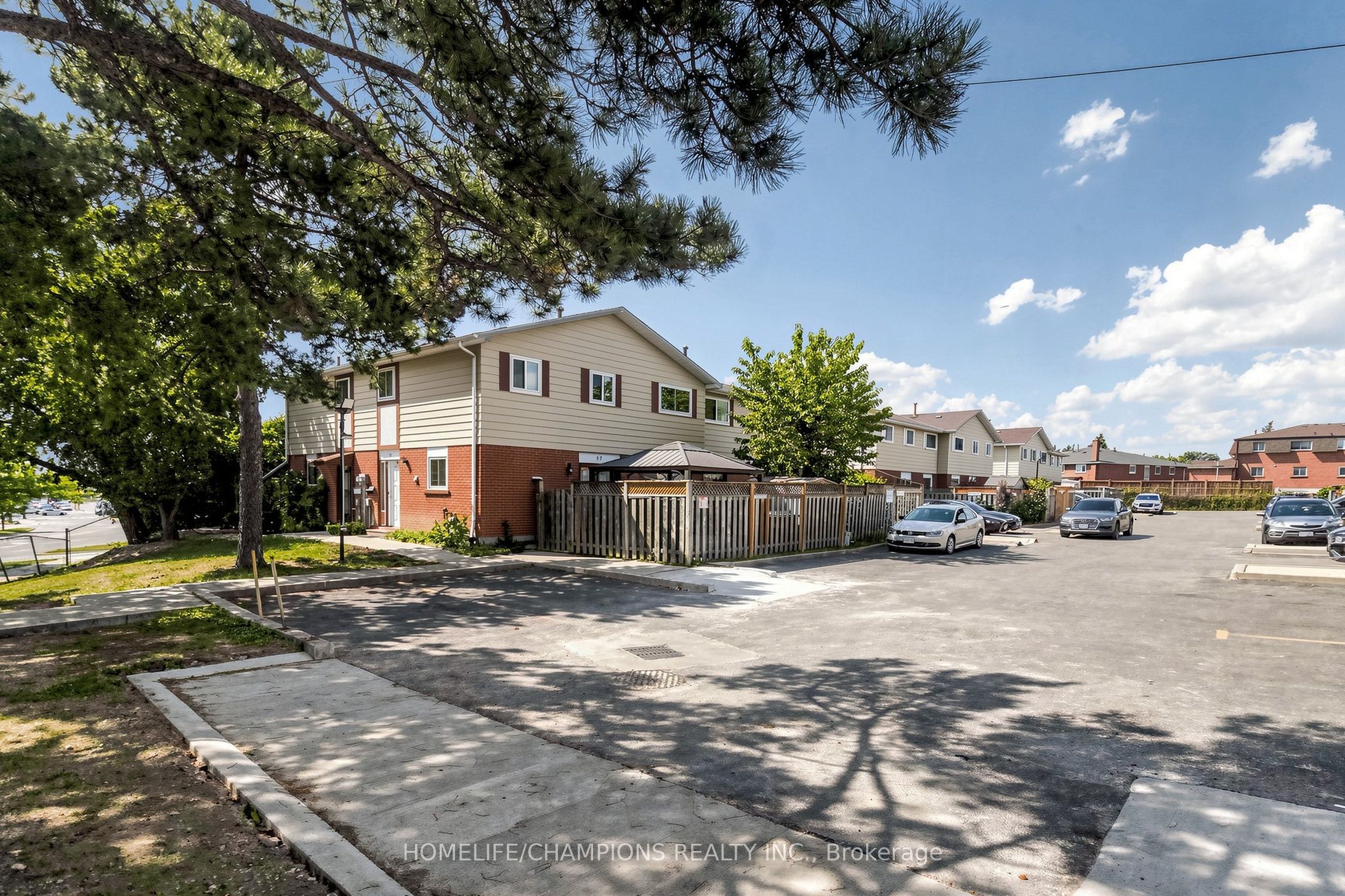 18 San Vito Way 18, Toronto, ON M3L 2G8