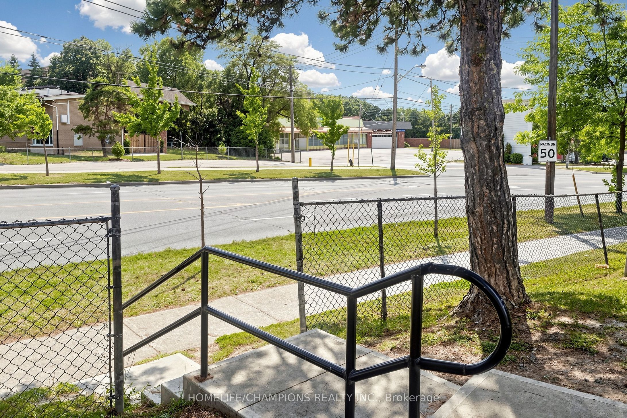 18 San Vito Way 18, Toronto, ON M3L 2G8 photo 4