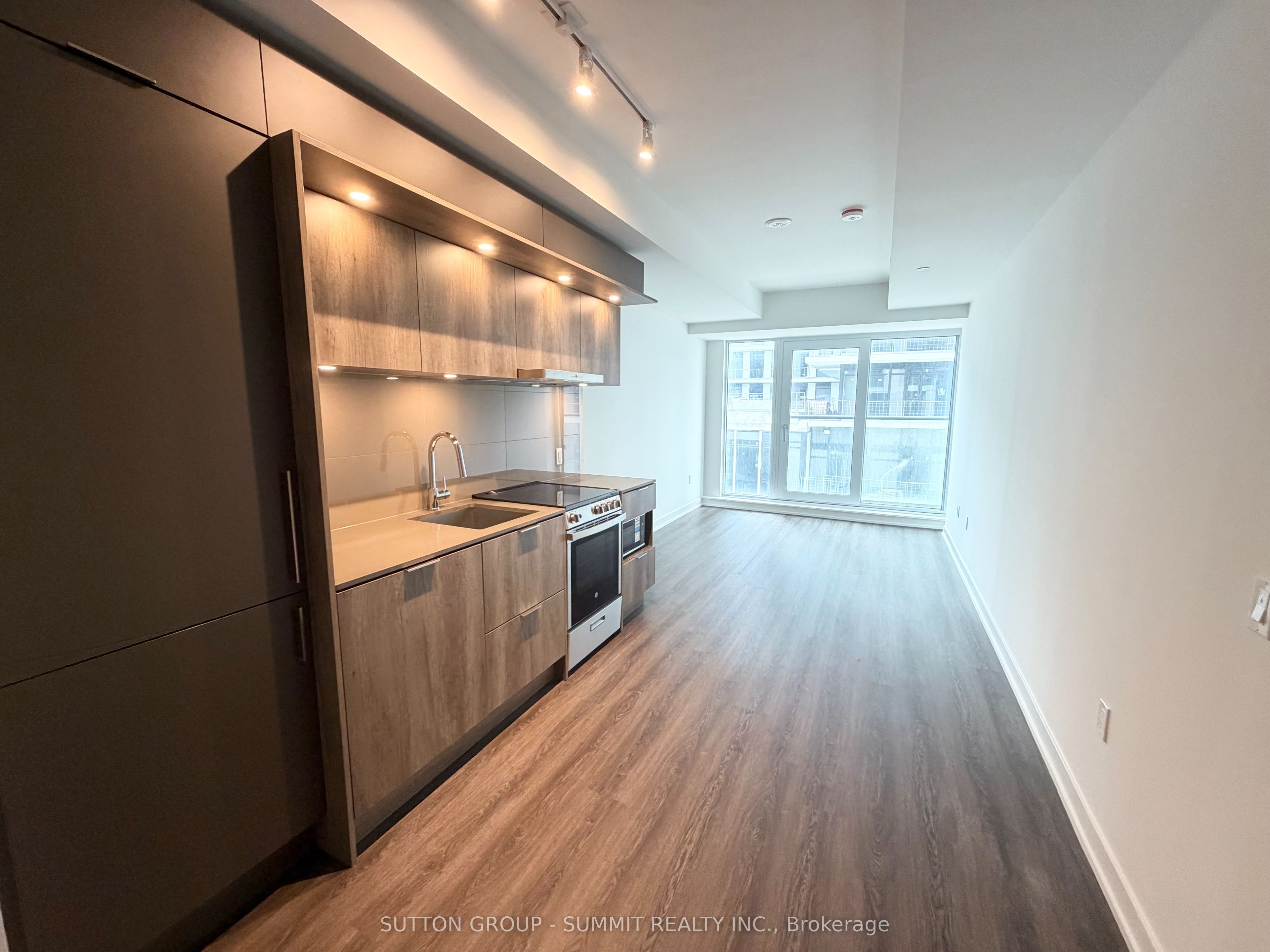 448 Burnhamthorpe Road W 324, Mississauga, ON L5B 0M3