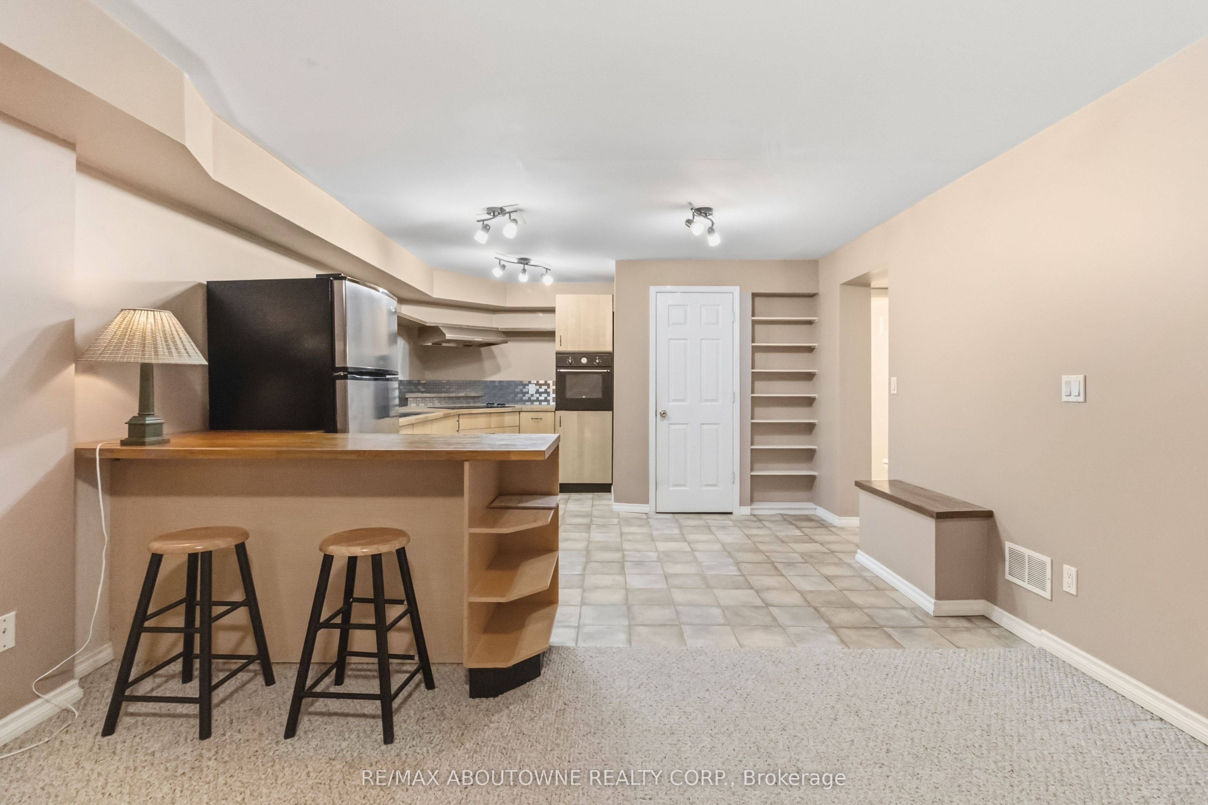 143 McCraney Street W BASEMENT, Oakville, ON L6H 1H5