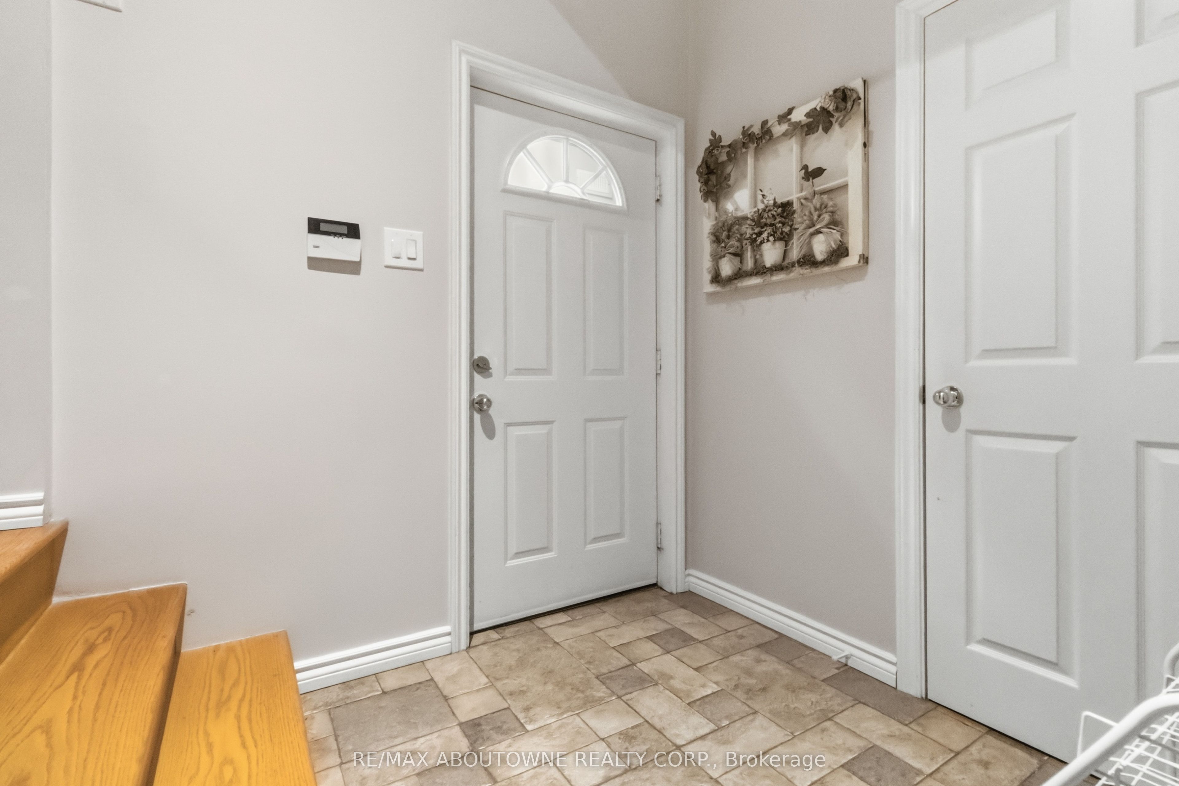 143 McCraney Street W BASEMENT, Oakville, ON L6H 1H5 photo 2