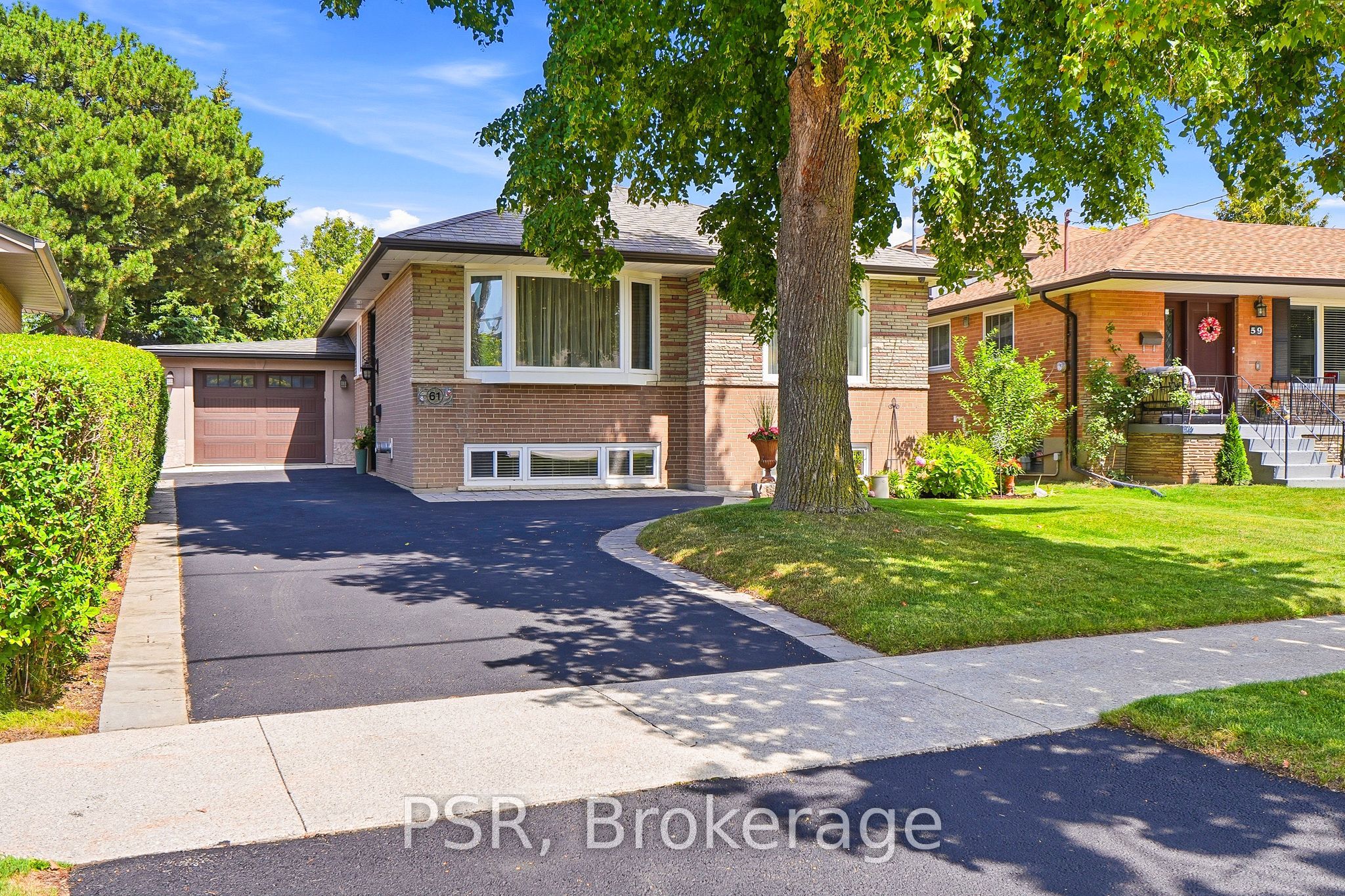 61 Robinglade Drive, Toronto, ON M9B 2R2 photo 2