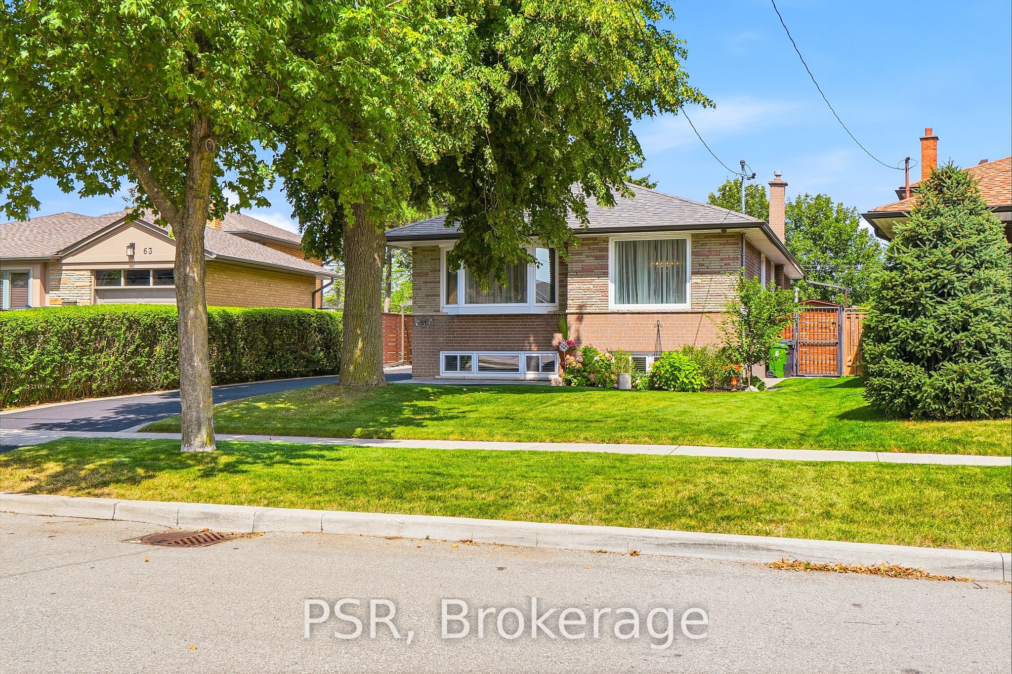 61 Robinglade Drive, Toronto, ON M9B 2R2 photo 3