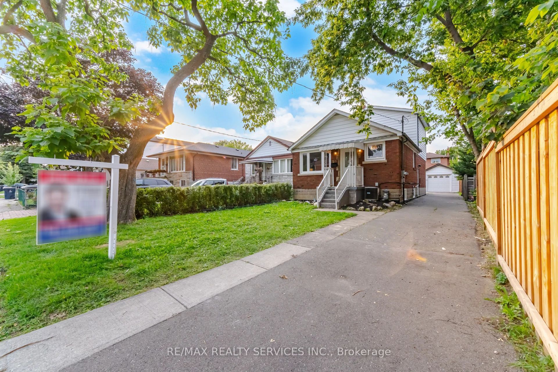 30 Elder Avenue, Toronto, ON M8W 1S4