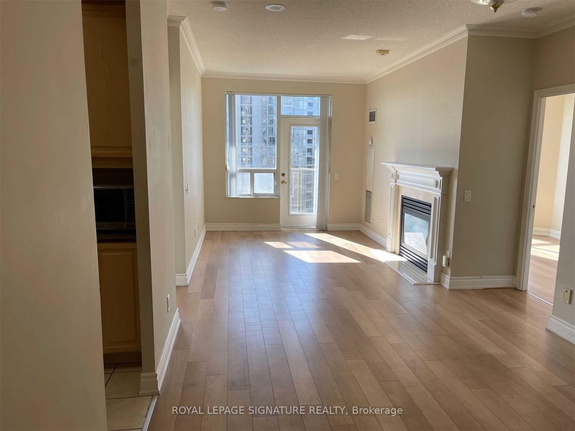 25 Kingsbridge Garden Circle 2811, Mississauga, ON L5R 4B1