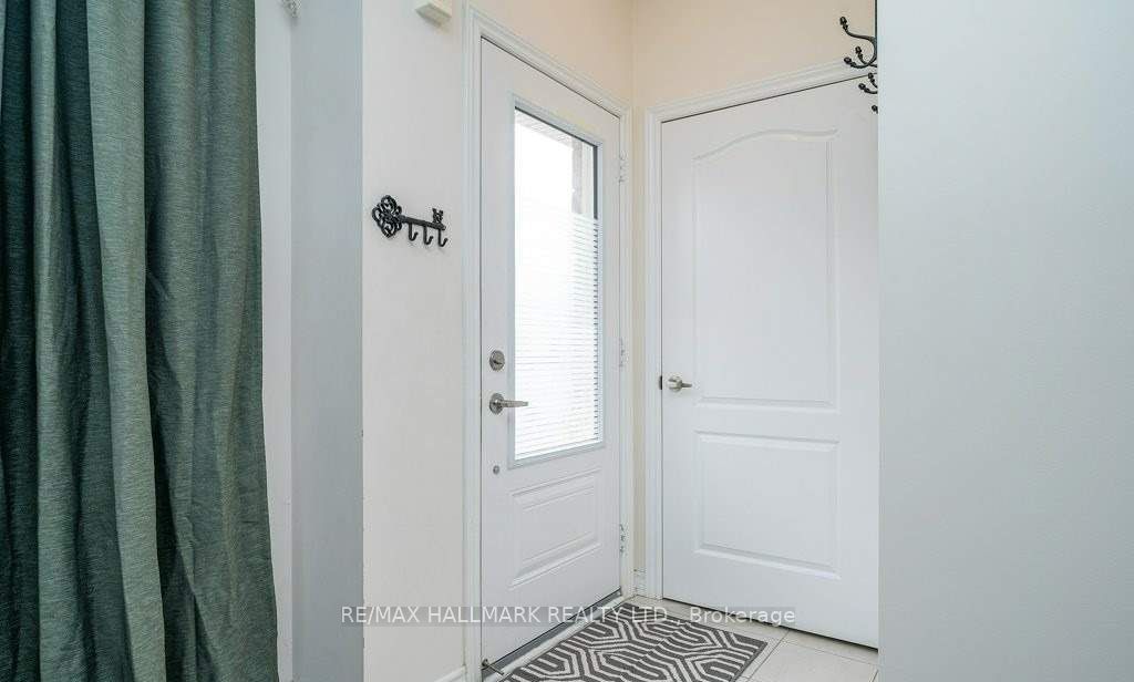 636 Evans Avenue 3, Toronto, ON M8W 0A8 photo 3