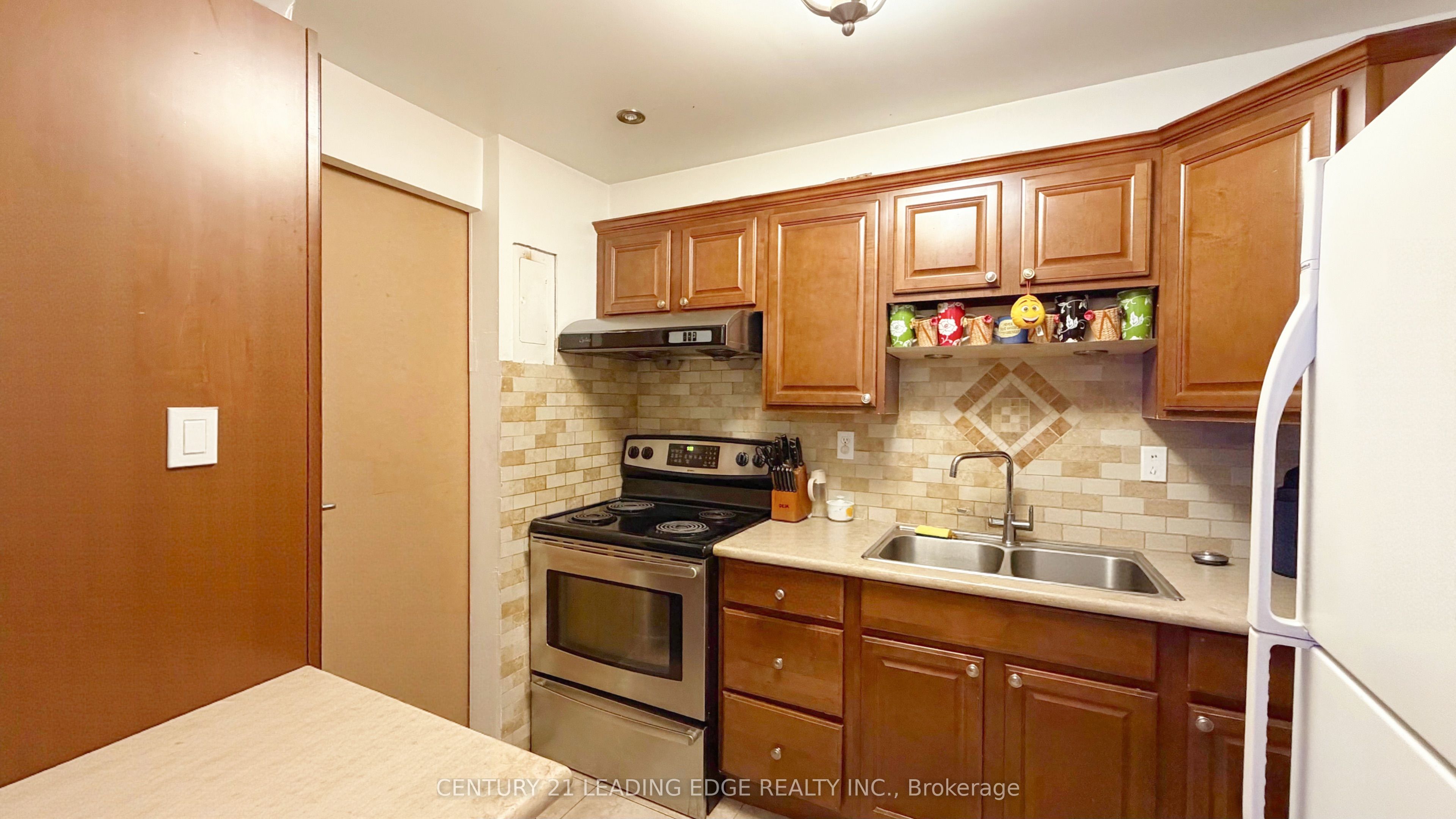 1455 Lawrence Avenue W 1007, Toronto, ON M6L 1B1 photo 3