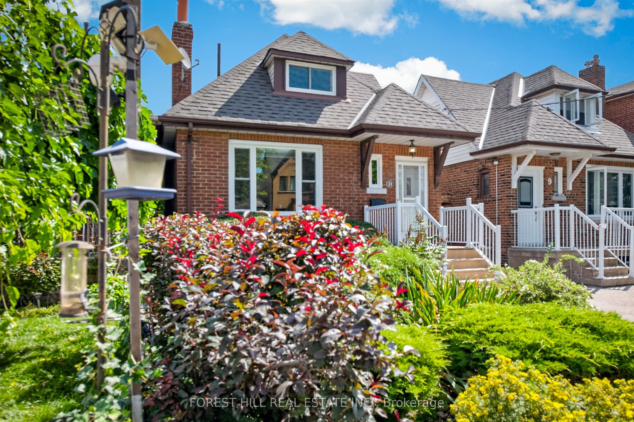 11 Yarrow Road, Toronto, ON M6M 4E2 photo 2
