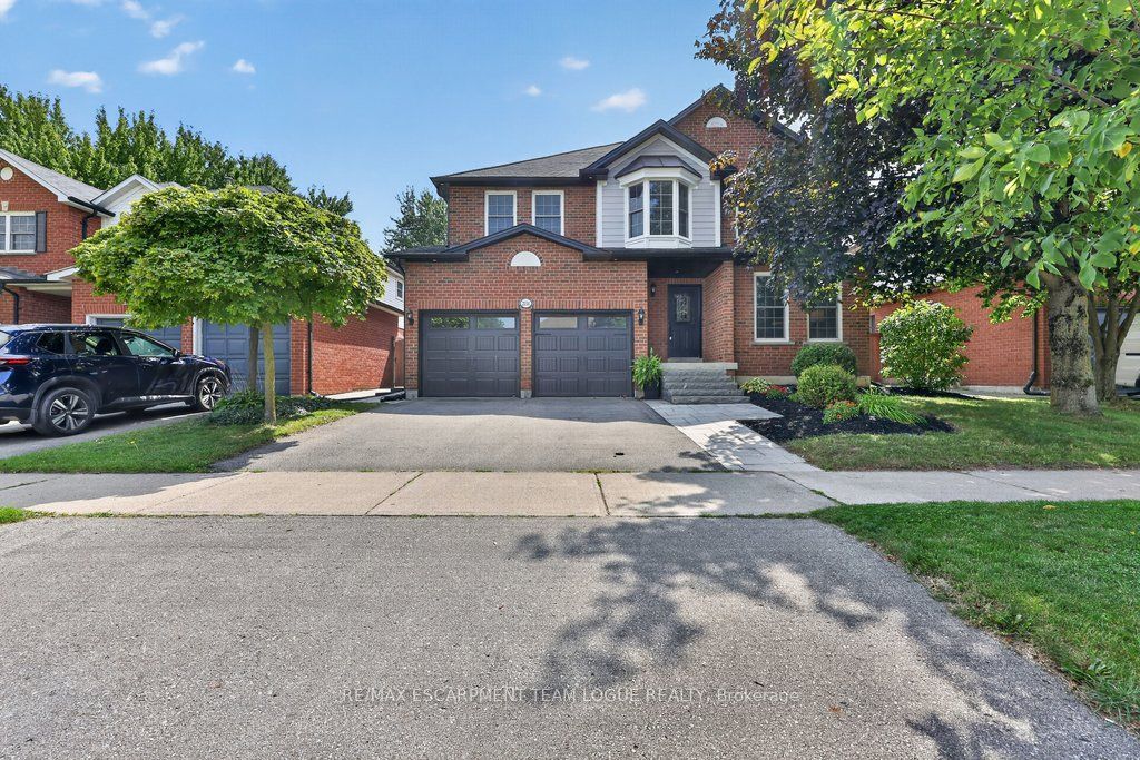 2114 Country Club Drive, Burlington, ON L7M 4A5