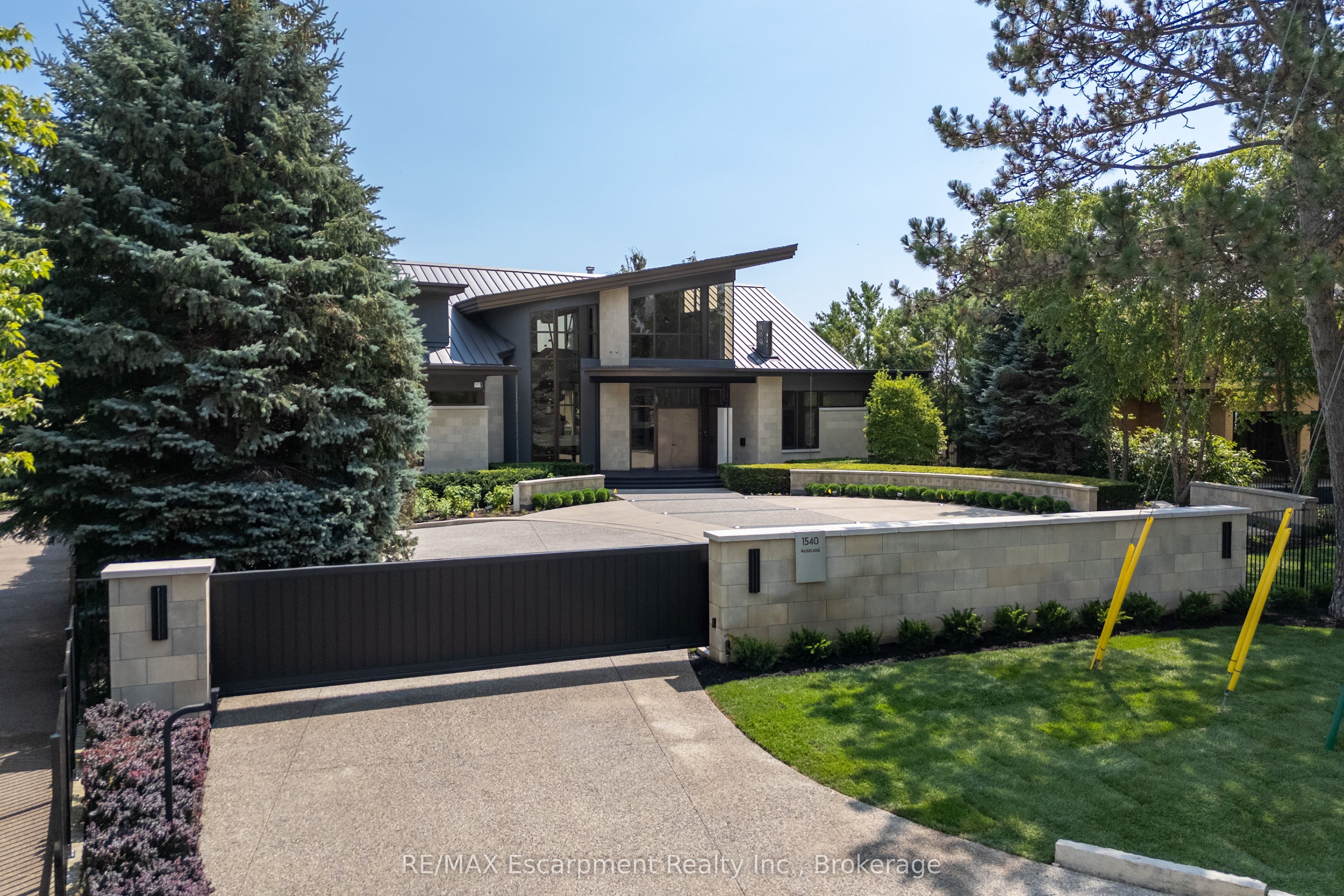 1540 WATERSEDGE Road, Mississauga, ON L5J 1A4