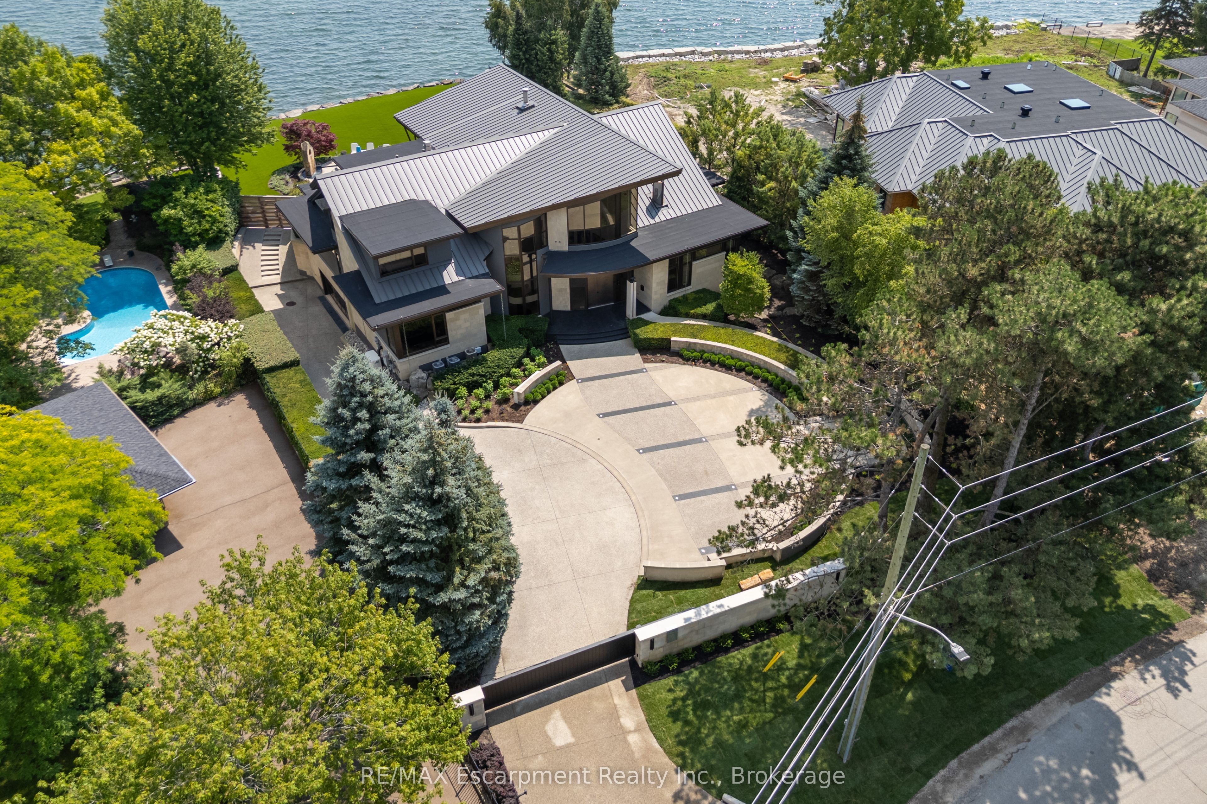 1540 WATERSEDGE Road, Mississauga, ON L5J 1A4 photo 3