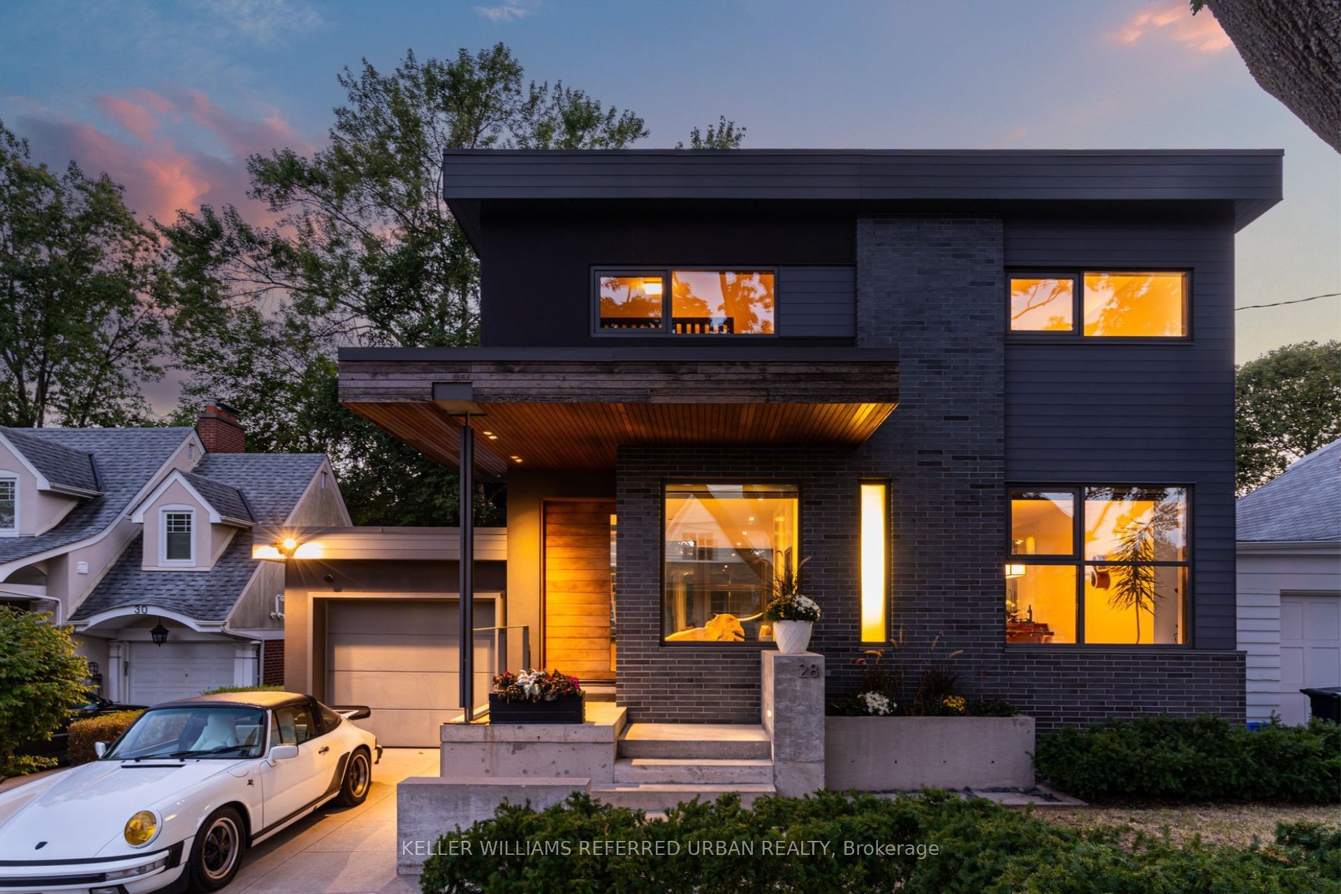 28 Beaucourt Road, Toronto, ON M8Y 3G2
