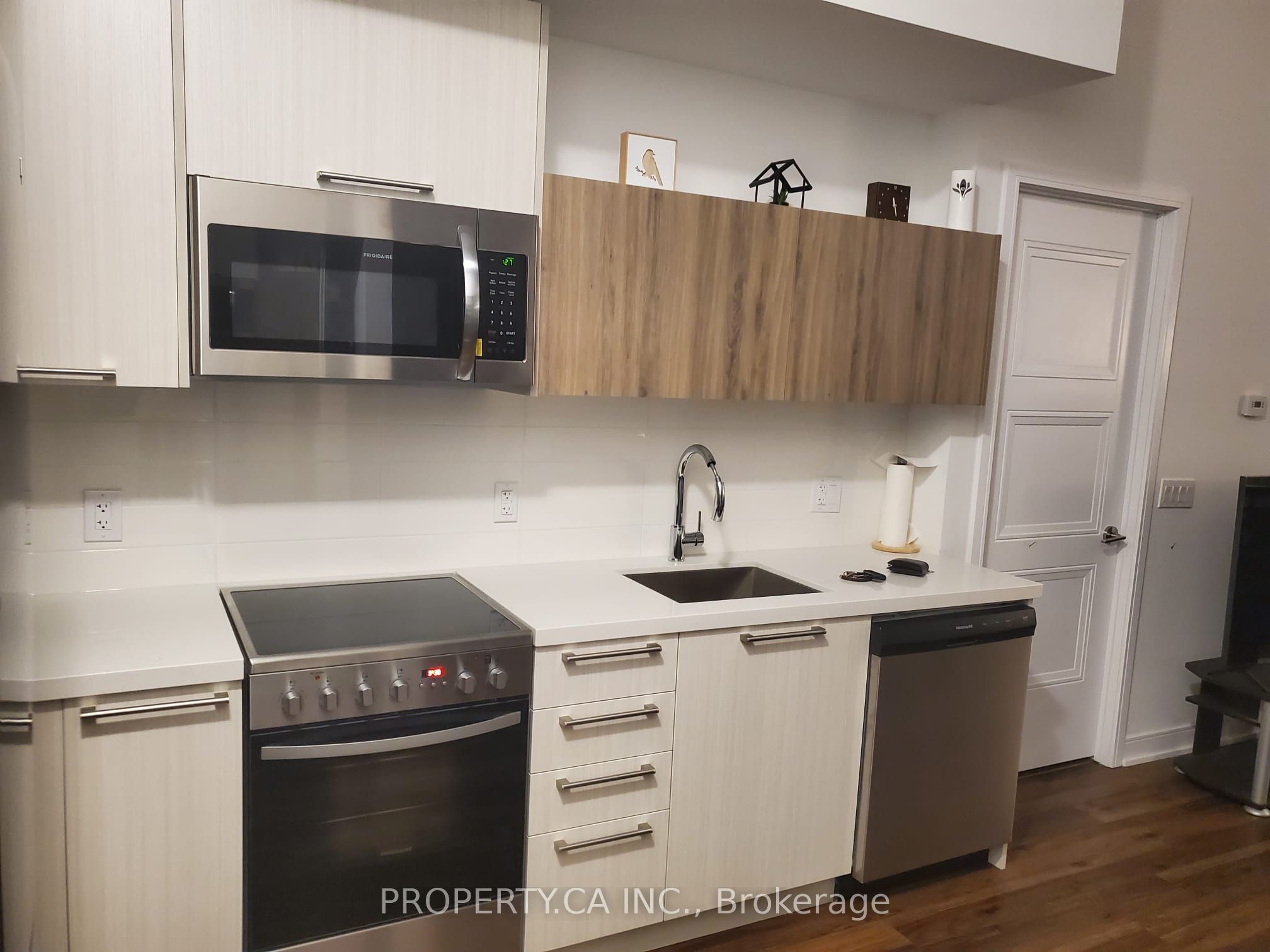 25 Neighbourhood Lane 104, Toronto, ON M9Y 0C4 photo 2
