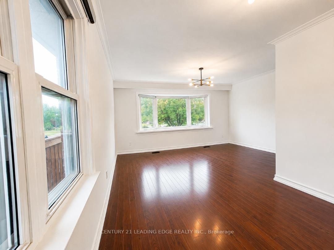 28 Eringate Drive, Toronto, ON M9C 3Y7 photo 2
