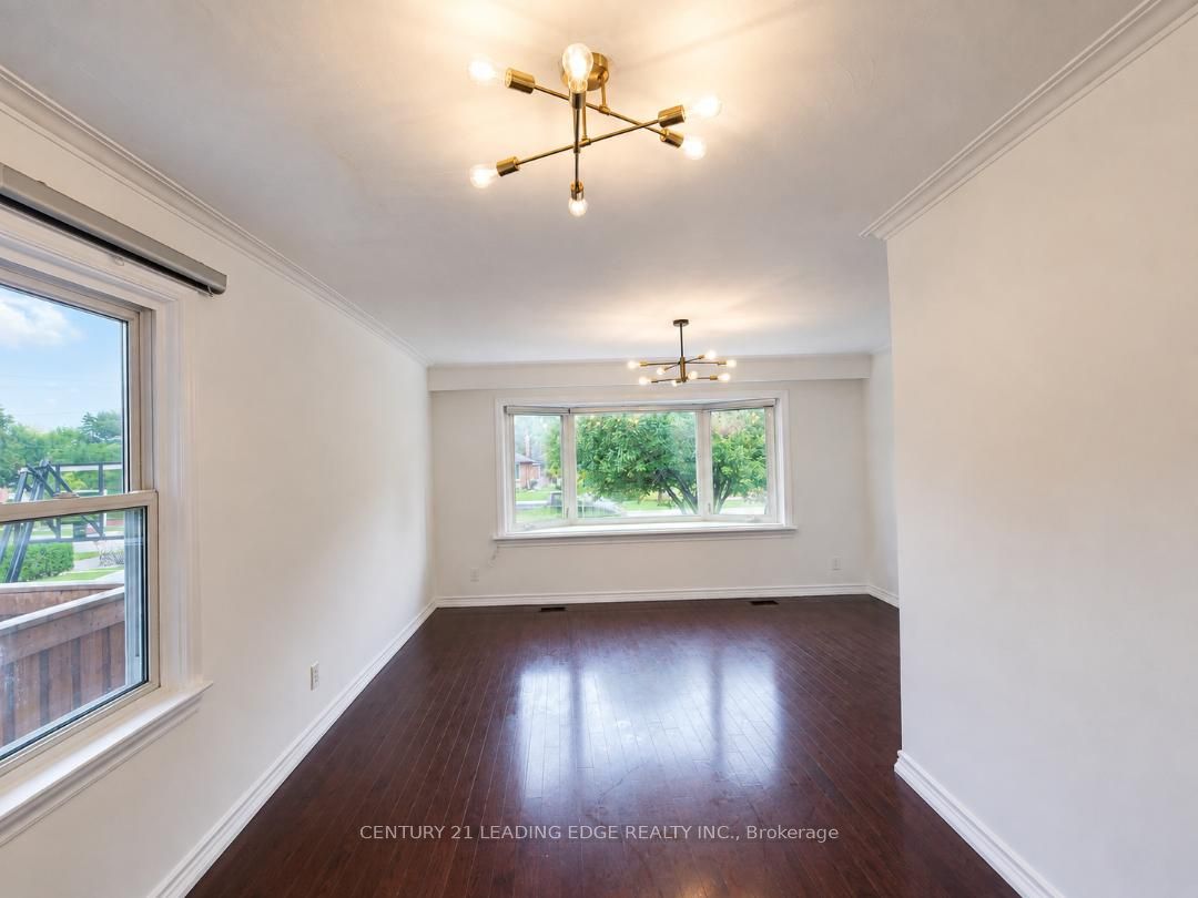 28 Eringate Drive, Toronto, ON M9C 3Y7 photo 3
