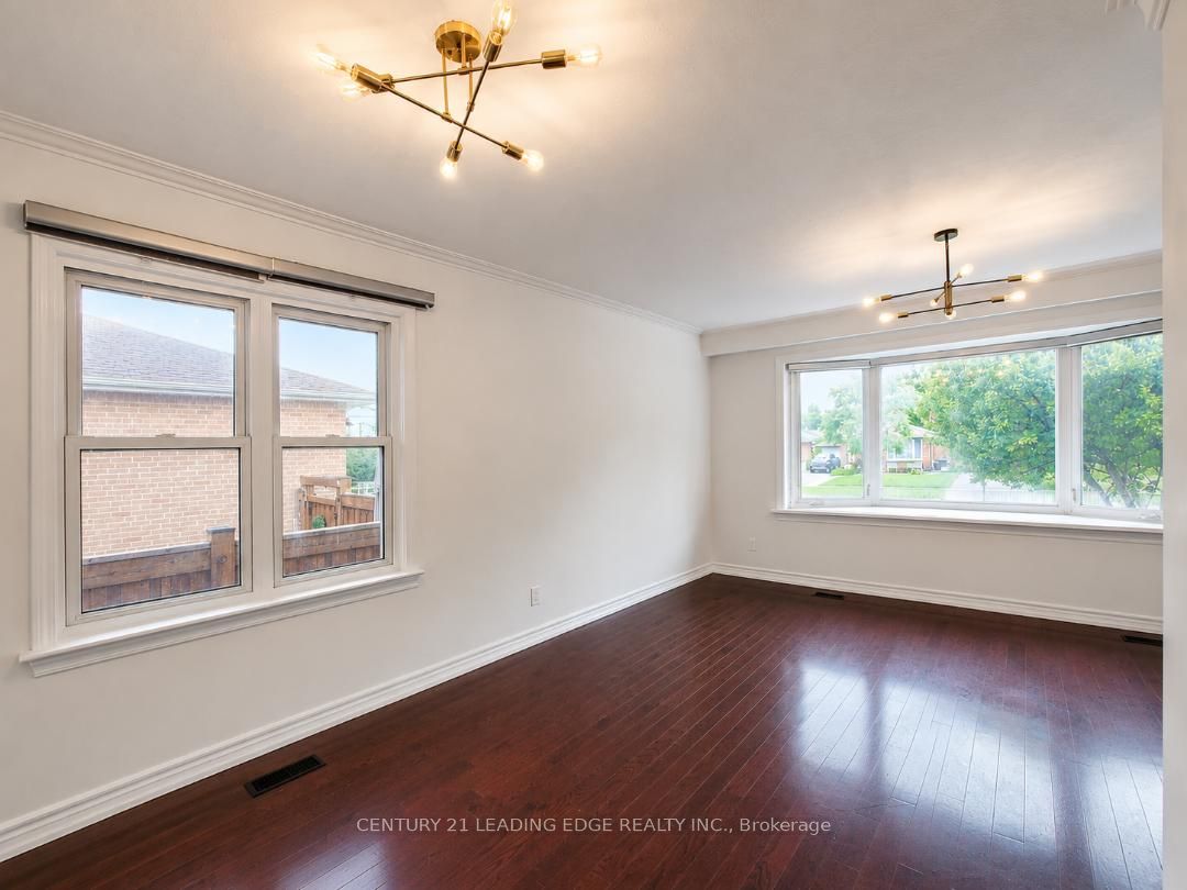 28 Eringate Drive, Toronto, ON M9C 3Y7 photo 5