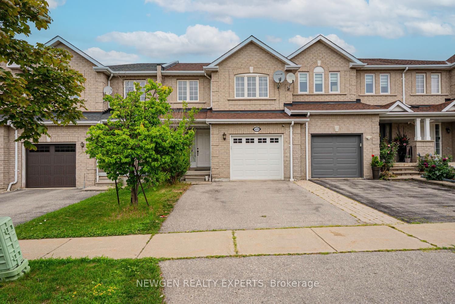 6039 COXSWAIN Crescent, Mississauga, ON L5V 2Z9 photo 2