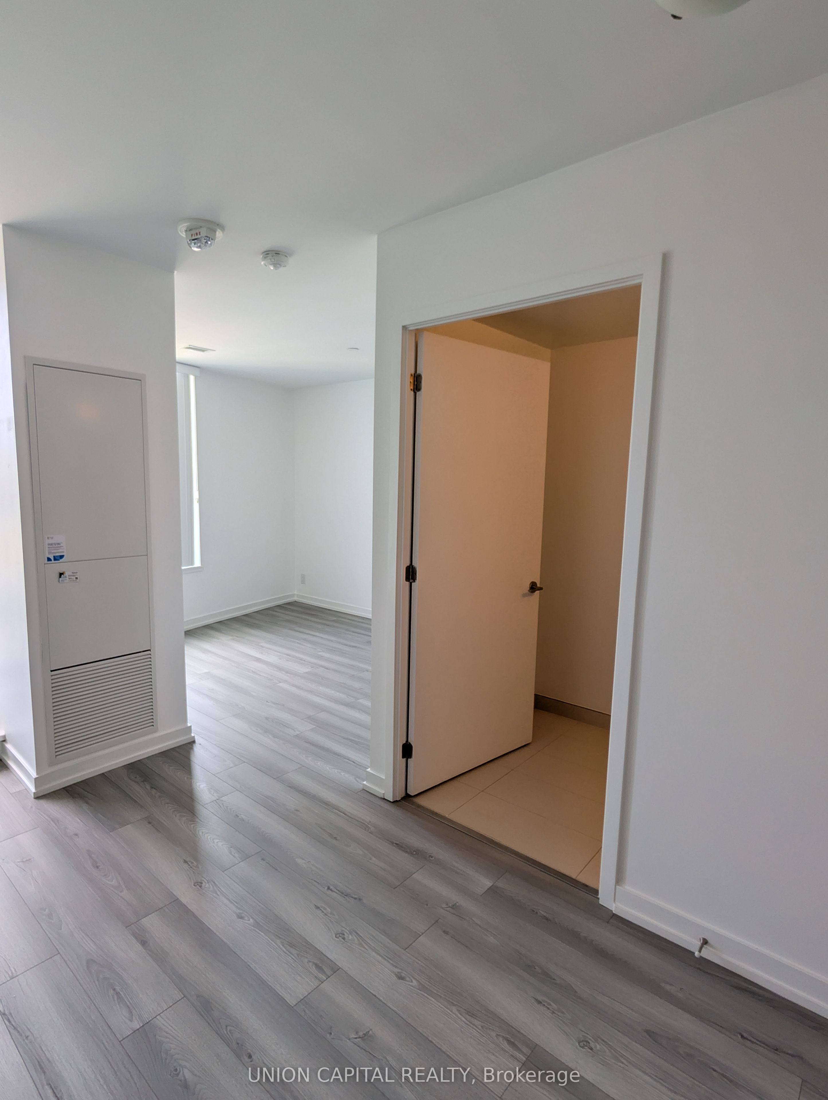 3100 Keele Street 320, Toronto, ON M3M 0E1 photo 4