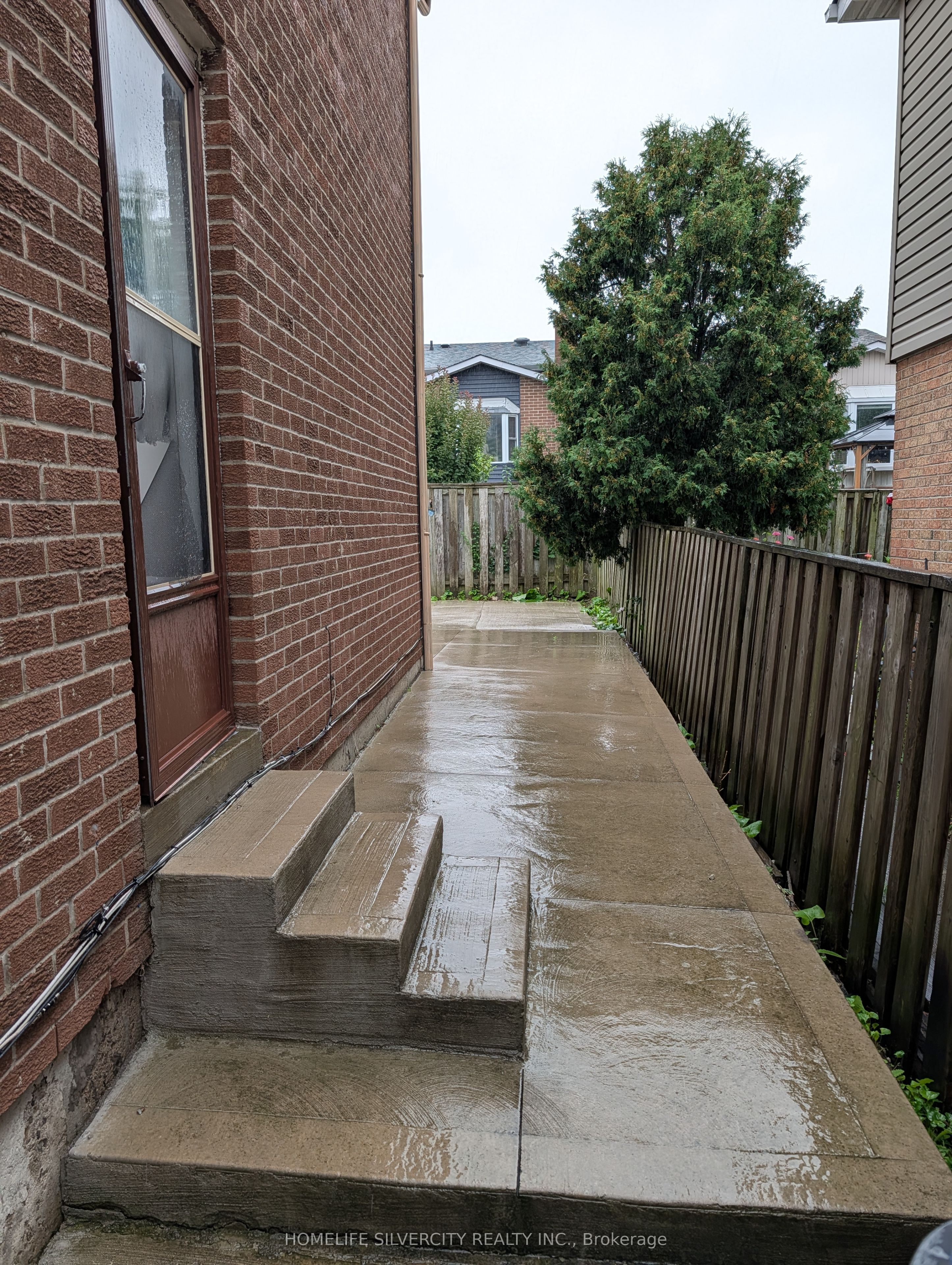 117 Simmons Boulevard, Brampton, ON L6V 3X4 photo 2