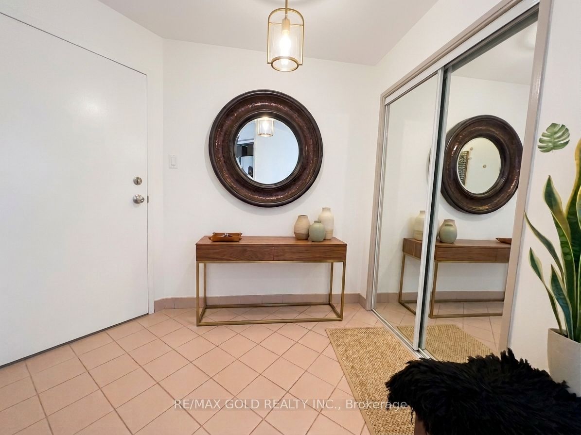 2323 Confederation Parkway 1204, Mississauga, ON L5B 1R6 photo 5