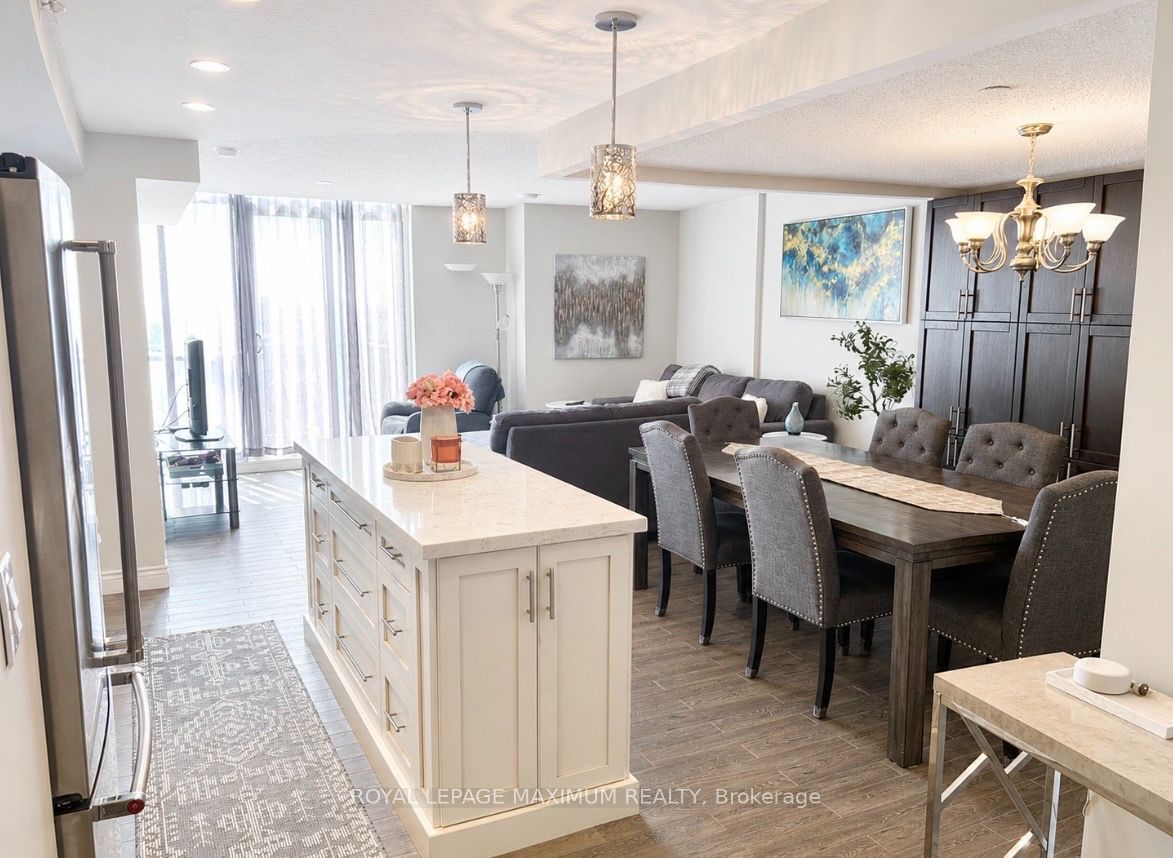 800 Lawrence Avenue W 814, Toronto, ON M6A 1C3 photo 3