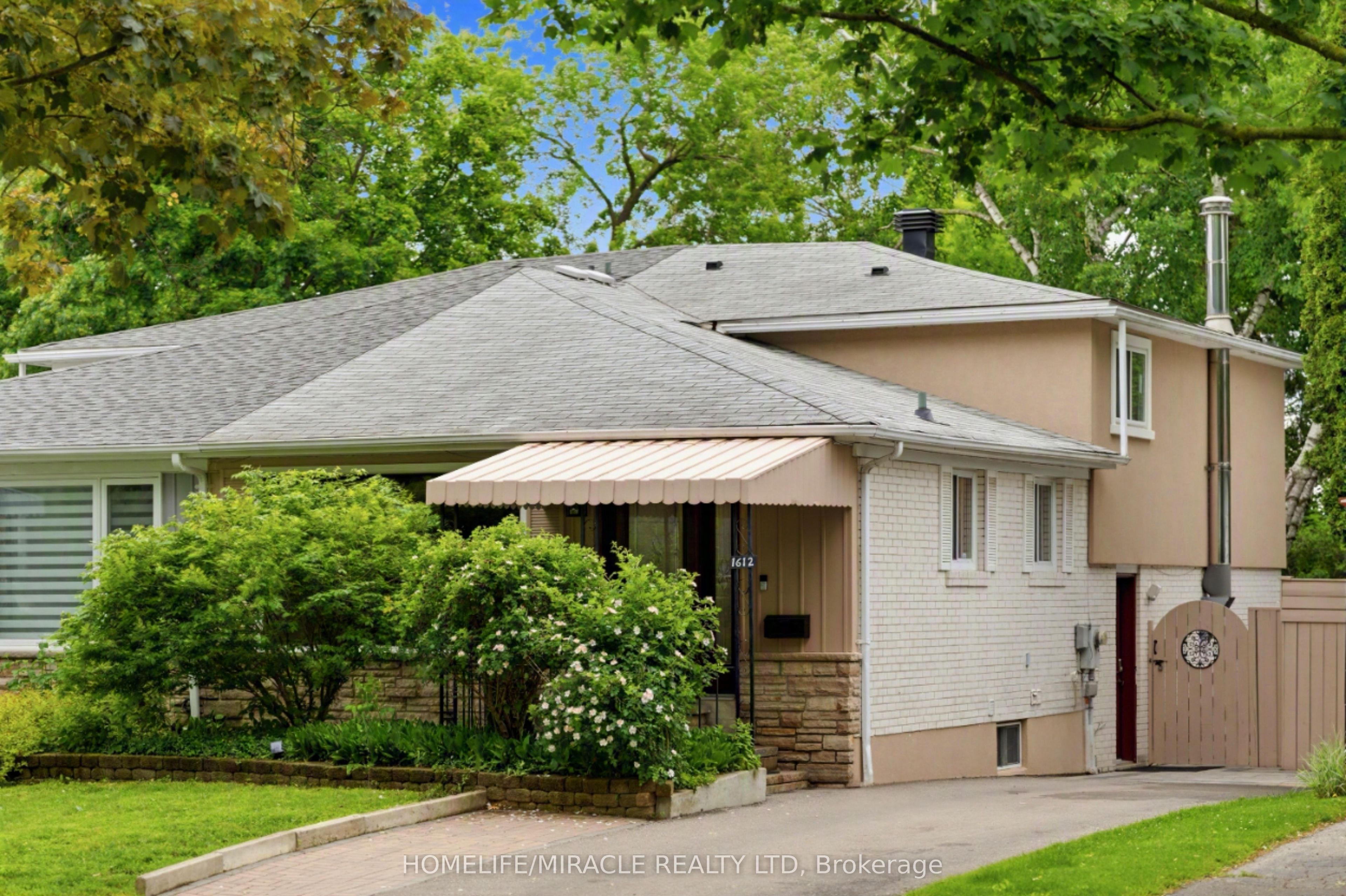 1612 Wavell Crescent, Mississauga, ON L4X 1X1