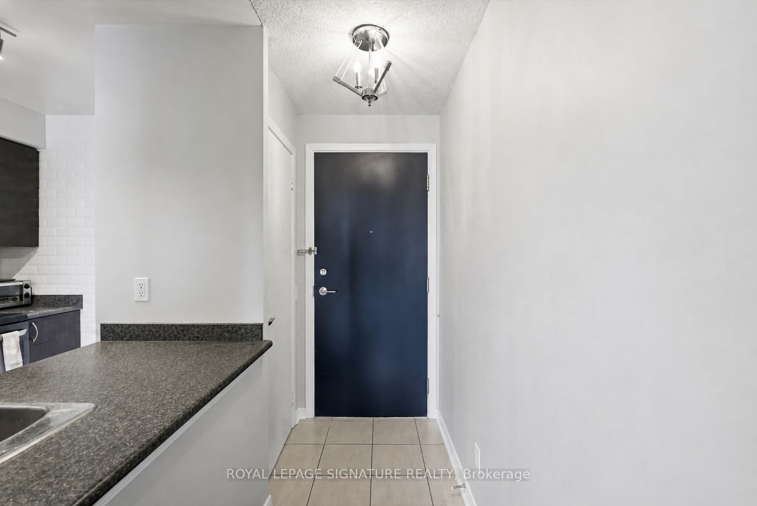 60 Heintzman Street 1319, Toronto, ON M6P 5A1 photo 2