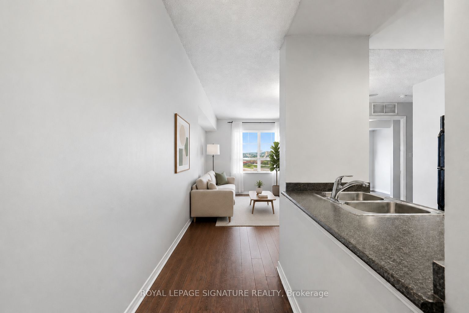 60 Heintzman Street 1319, Toronto, ON M6P 5A1 photo 3