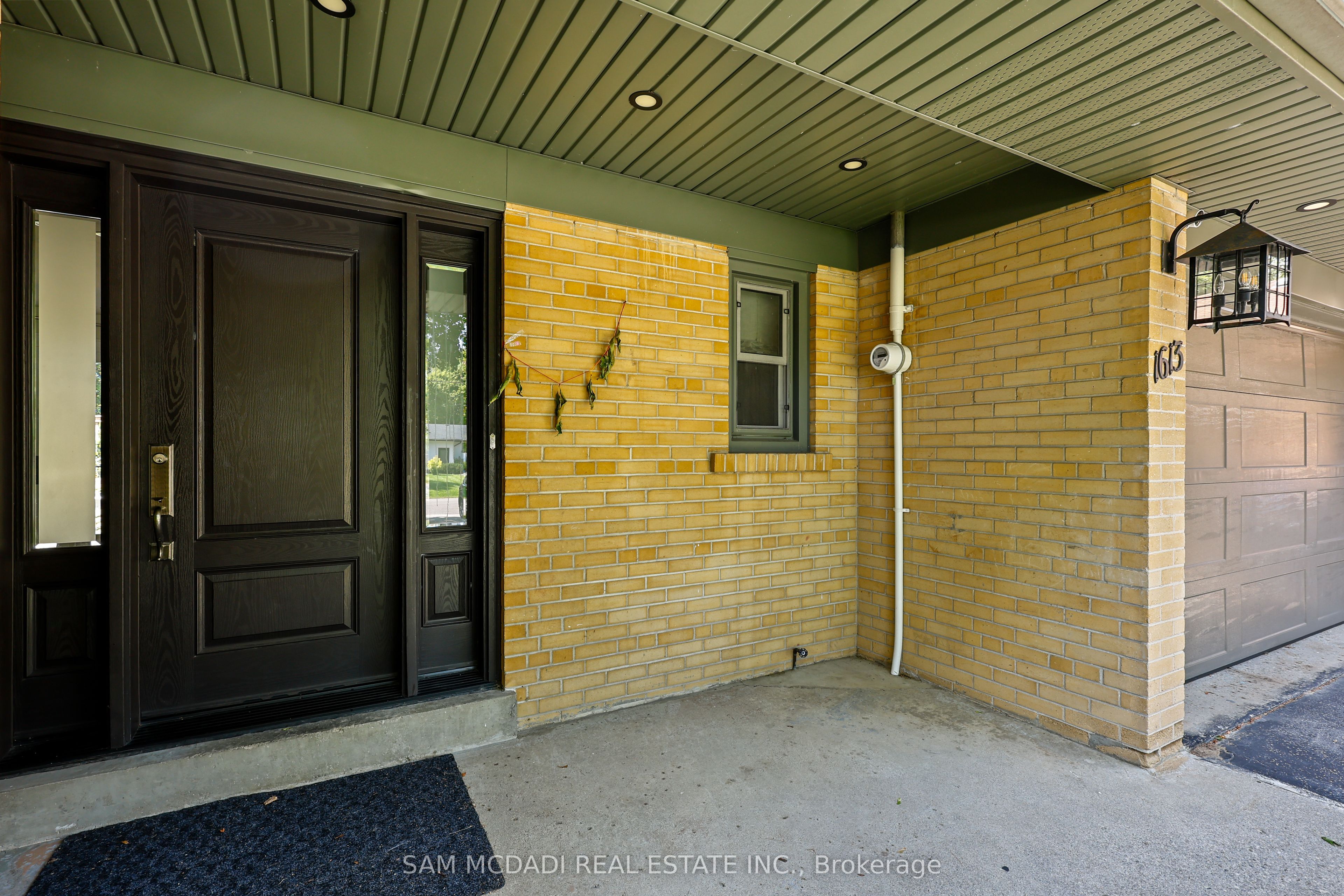 1613 Wembury Road, Mississauga, ON L5J 2L8 photo 2