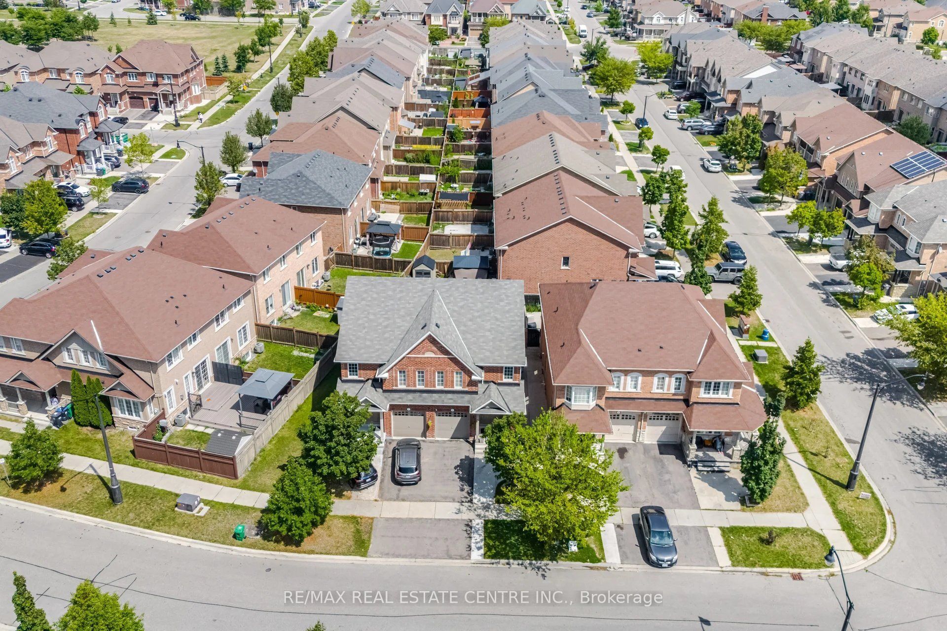 5 Delambray Street W, Brampton, ON L6R 3R9 photo 2