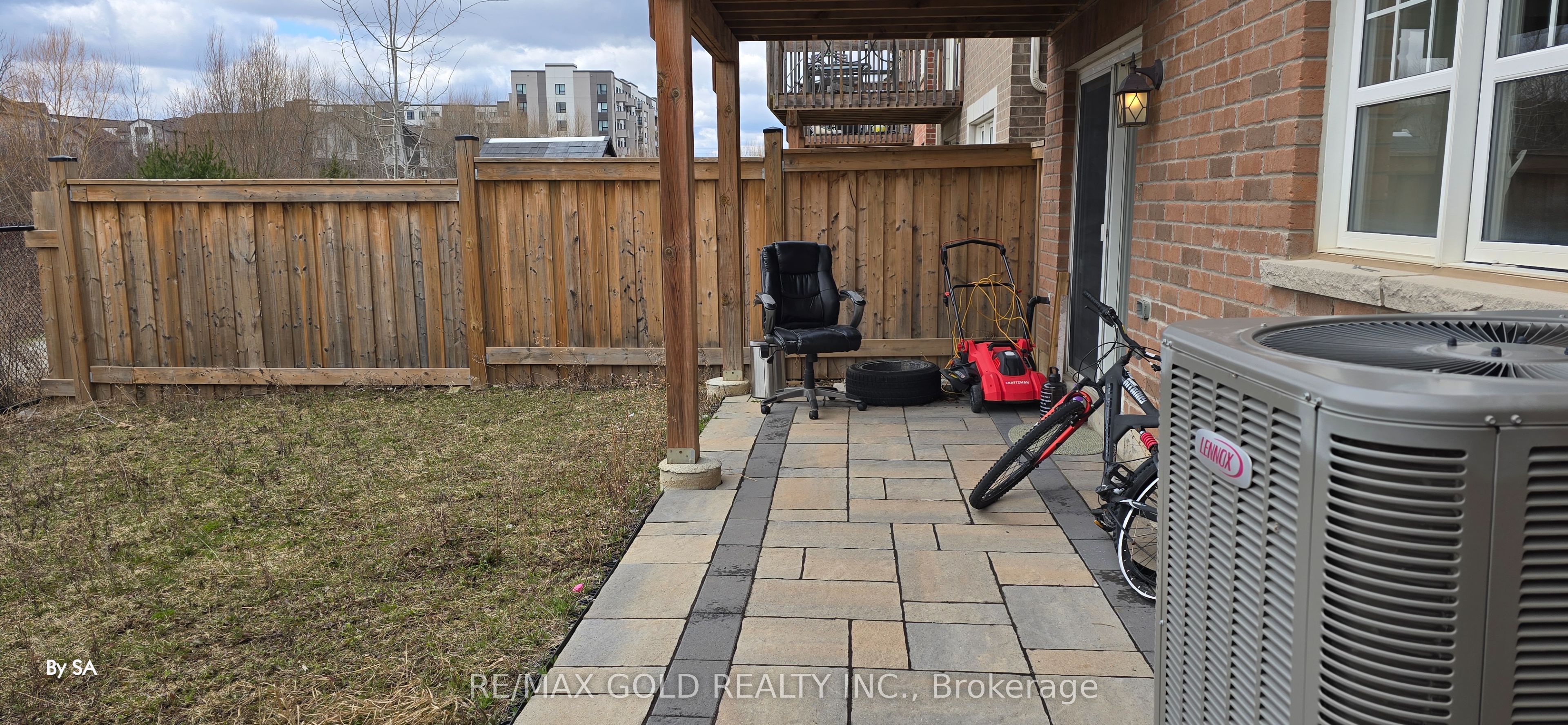1226 Duignan (Lower) Crescent, Milton, ON L9E 1C2 photo 3