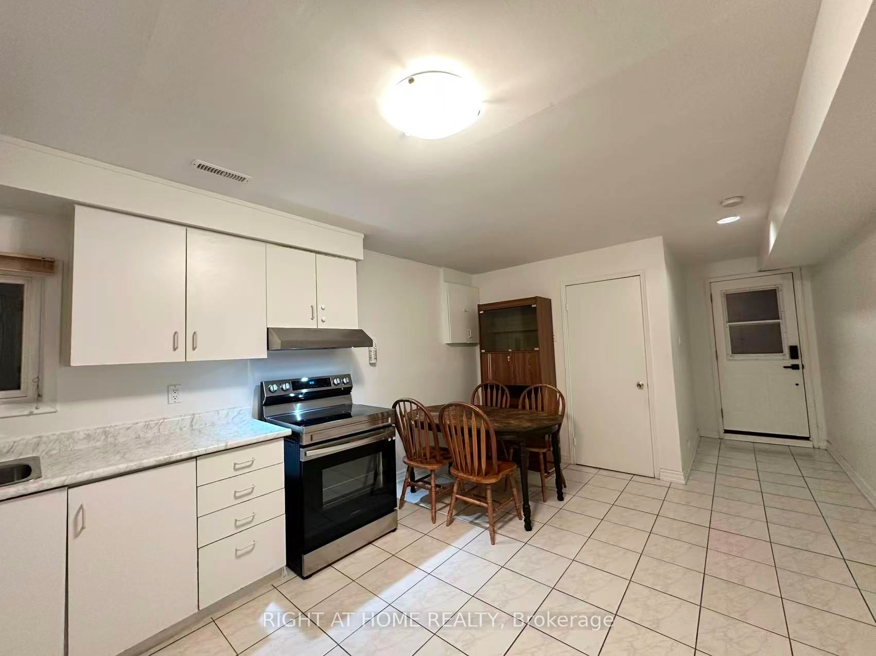 4125 Bishopstoke Lane Lower, Mississauga, ON L4Z 1J1 photo 3