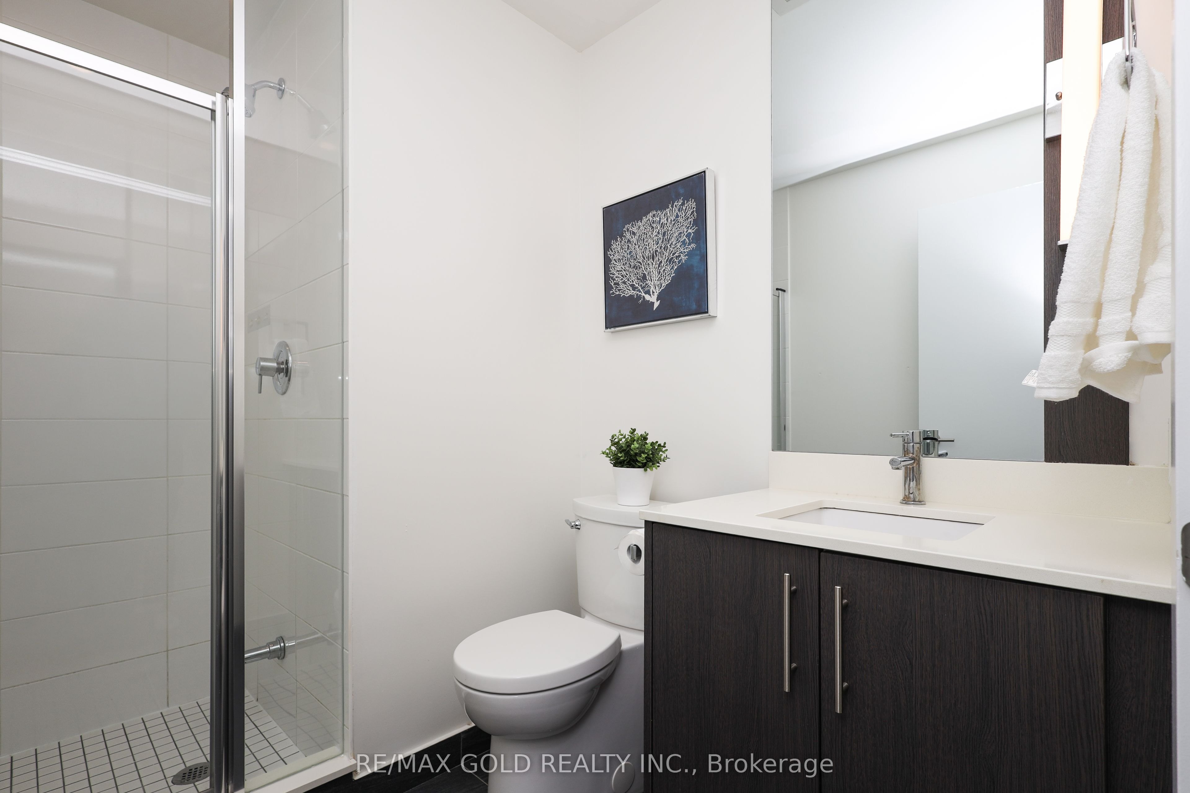 225 veterans Drive 408, Brampton, ON L7A 5L7 photo 3