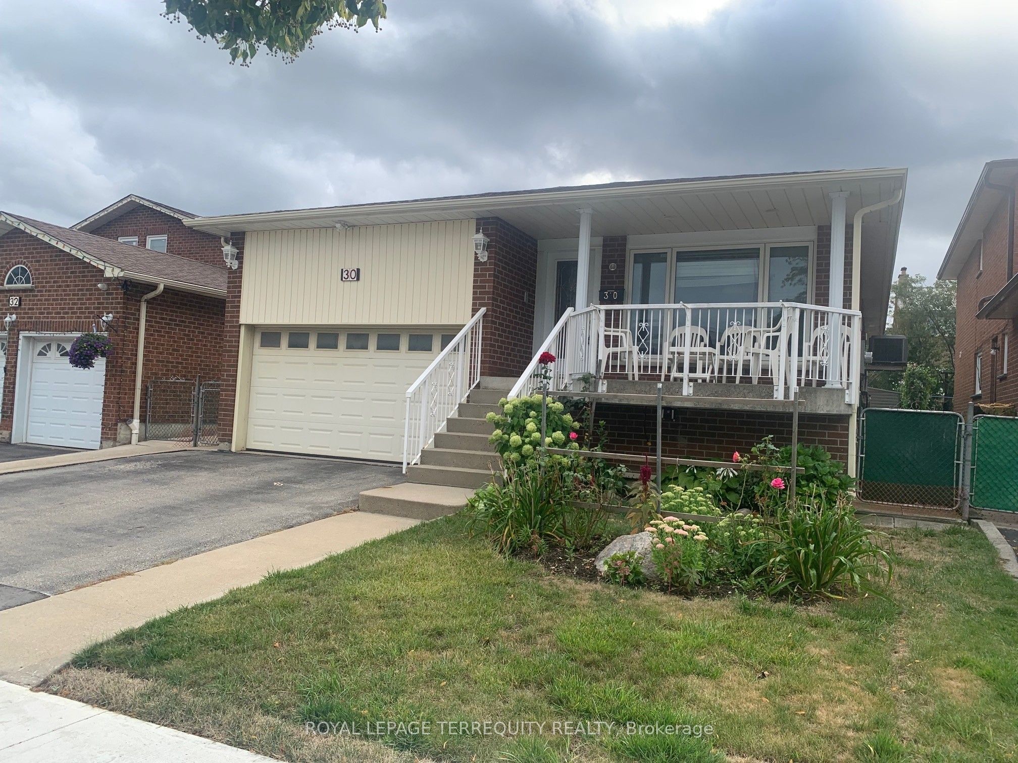 30 Gihon Spring Drive, Toronto, ON M9V 4X9 photo 2
