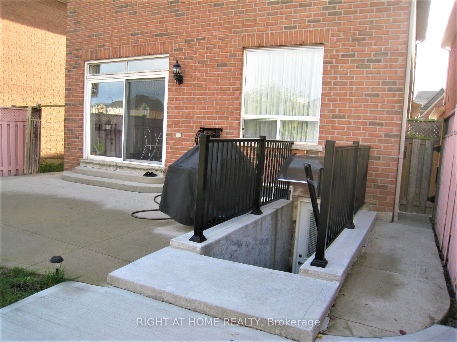 4757 Glasshill Grove Basement, Mississauga, ON L5M 7R5 photo 2