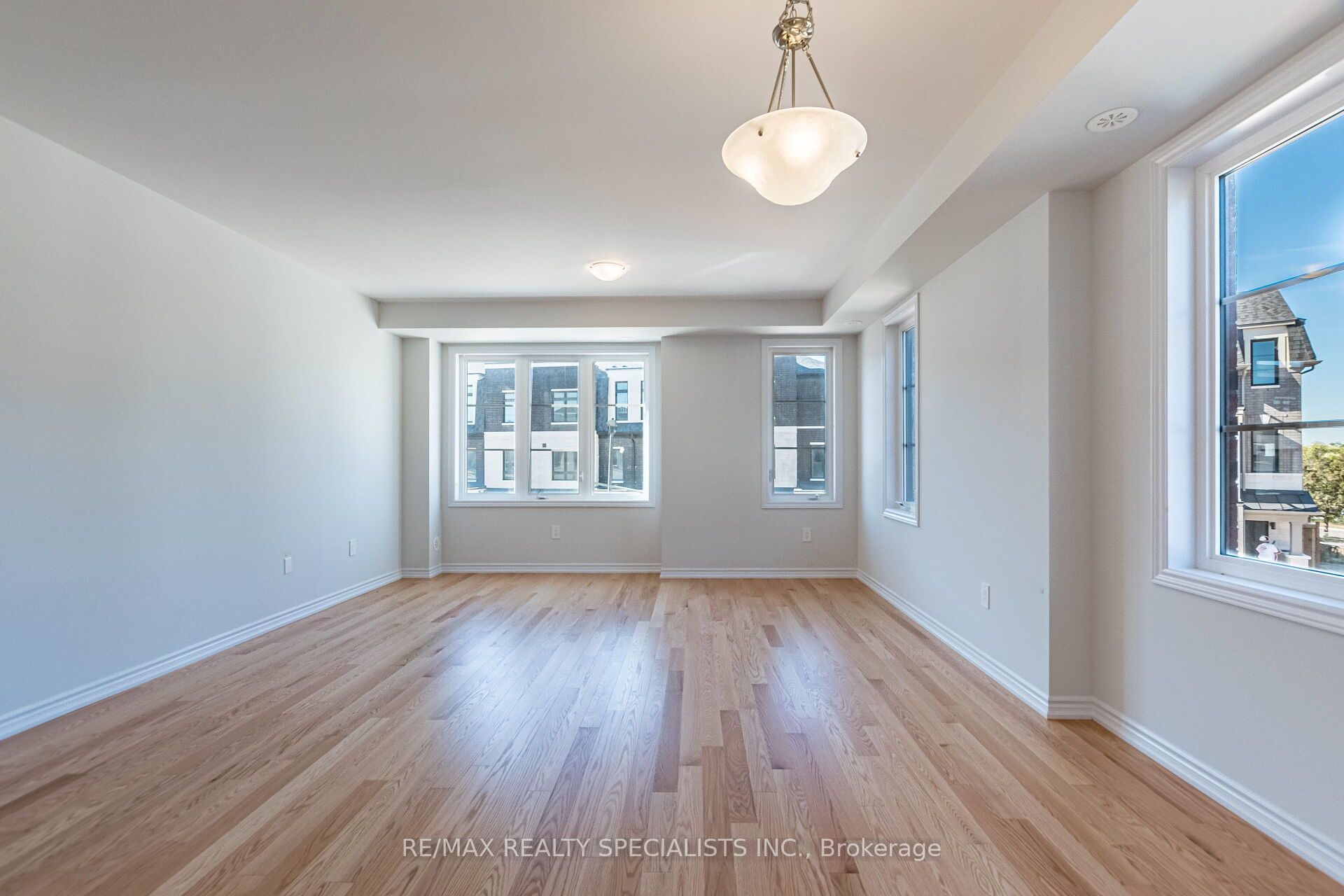 5966 Saigon Street, Mississauga, ON L5V 2V9 photo 3