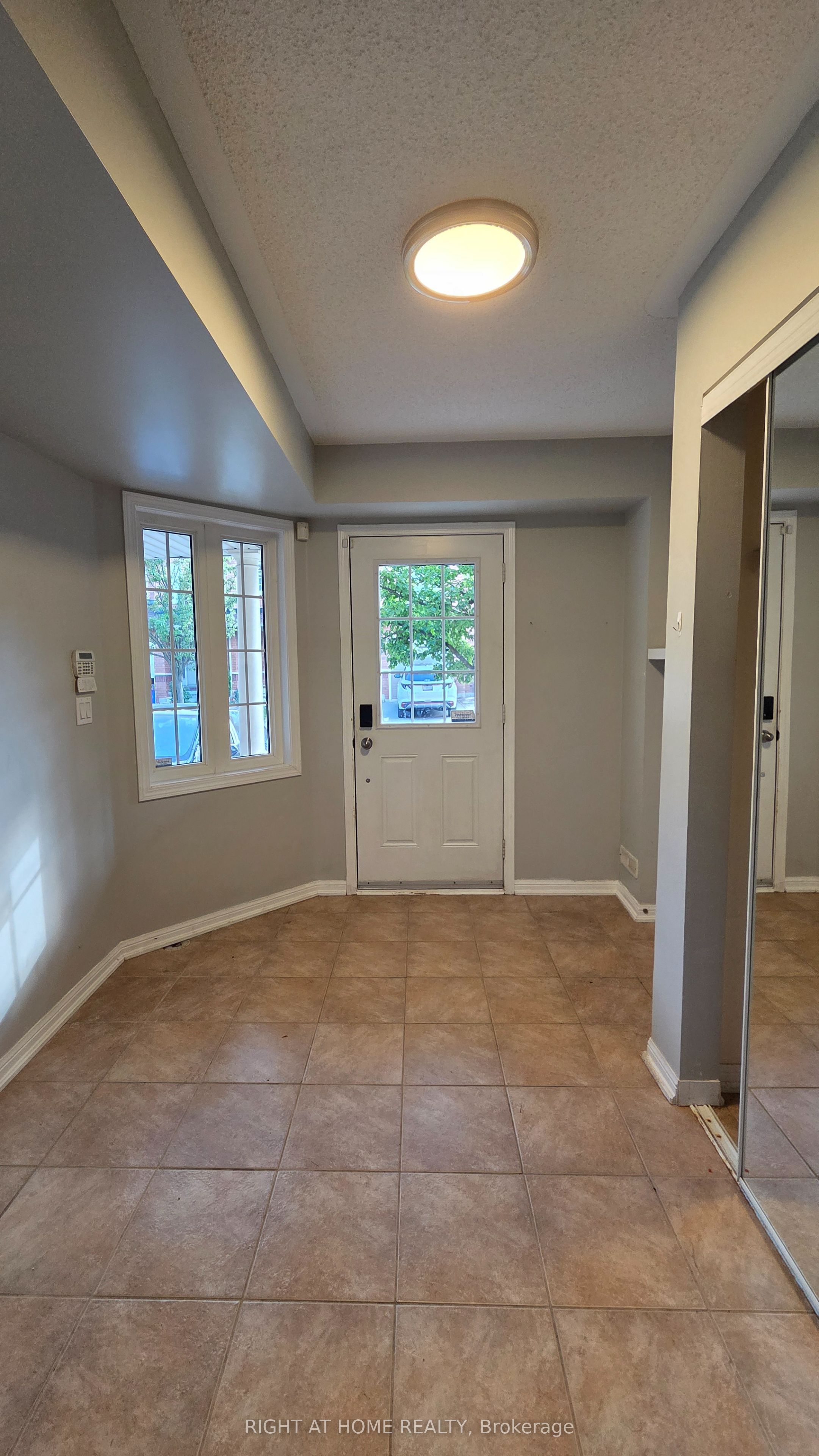 620 Ferguson Drive 114, Milton, ON L9T 0M6 photo 2