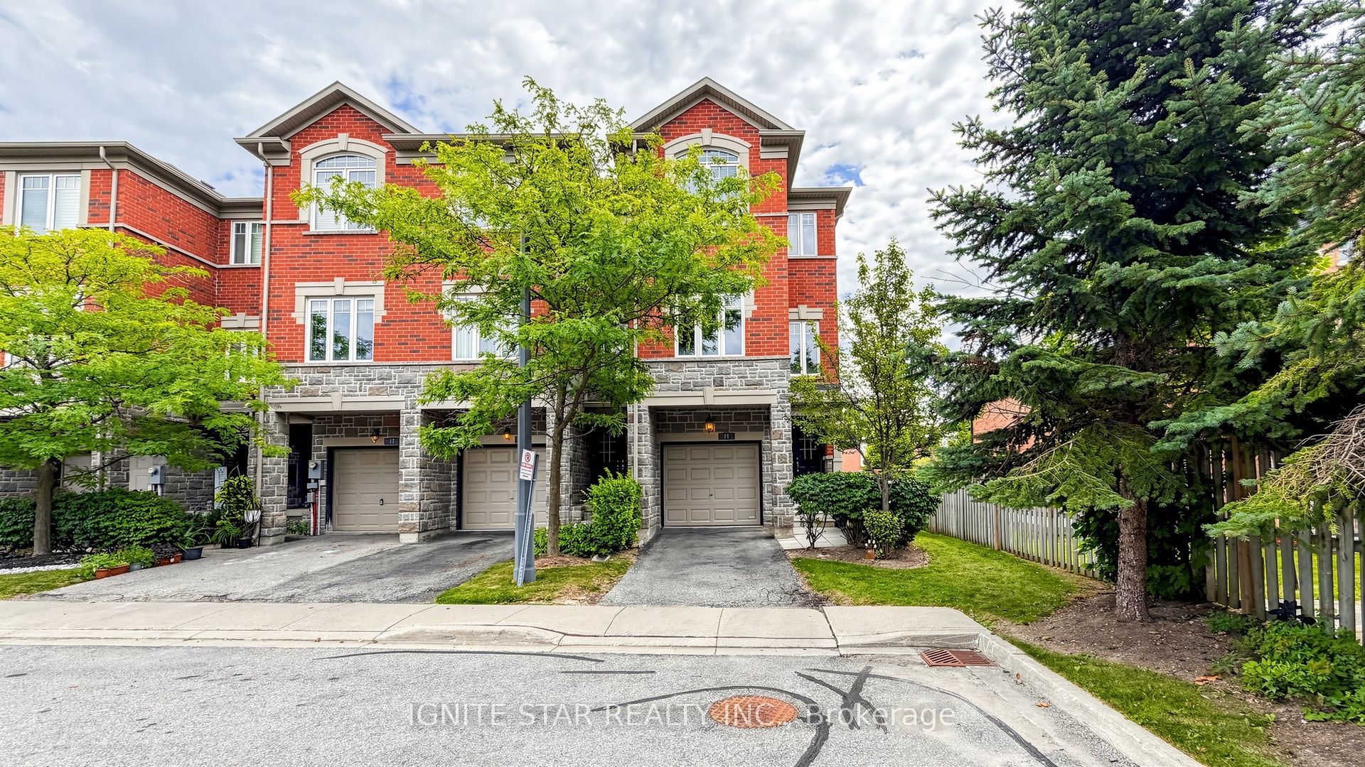 2600 Glengarry Road 21, Mississauga, ON L5C 0A2