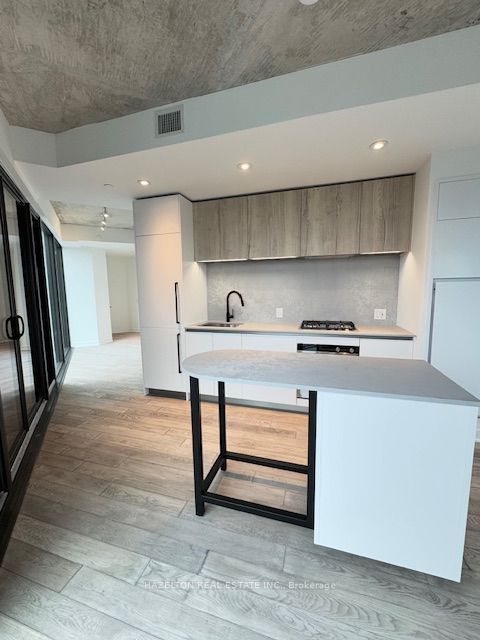 2625 Dundas Street W 514, Toronto, ON M6P 0C5 photo 2