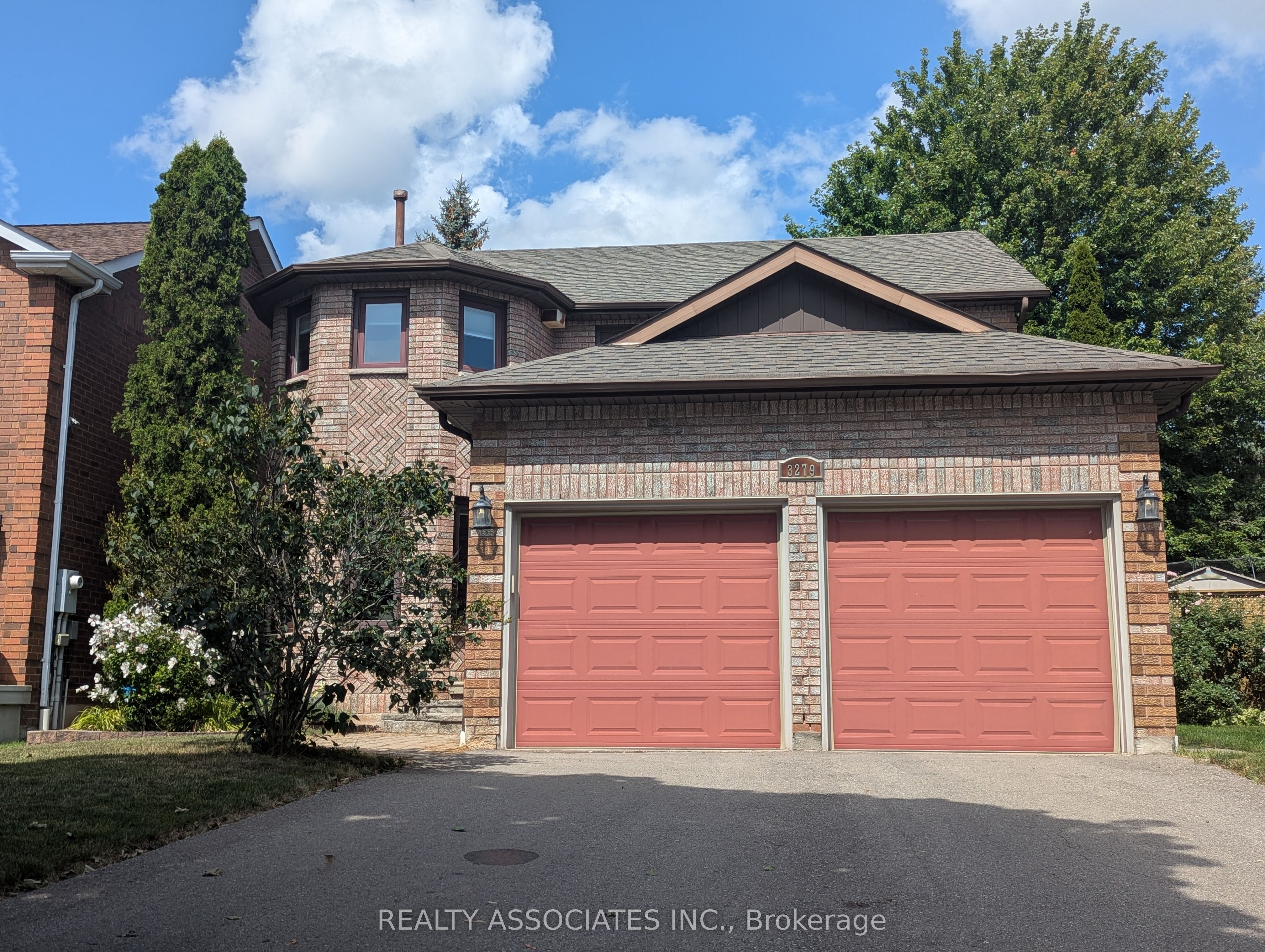 3279 Charlebrook Court, Mississauga, ON L5L 5B4 photo 2