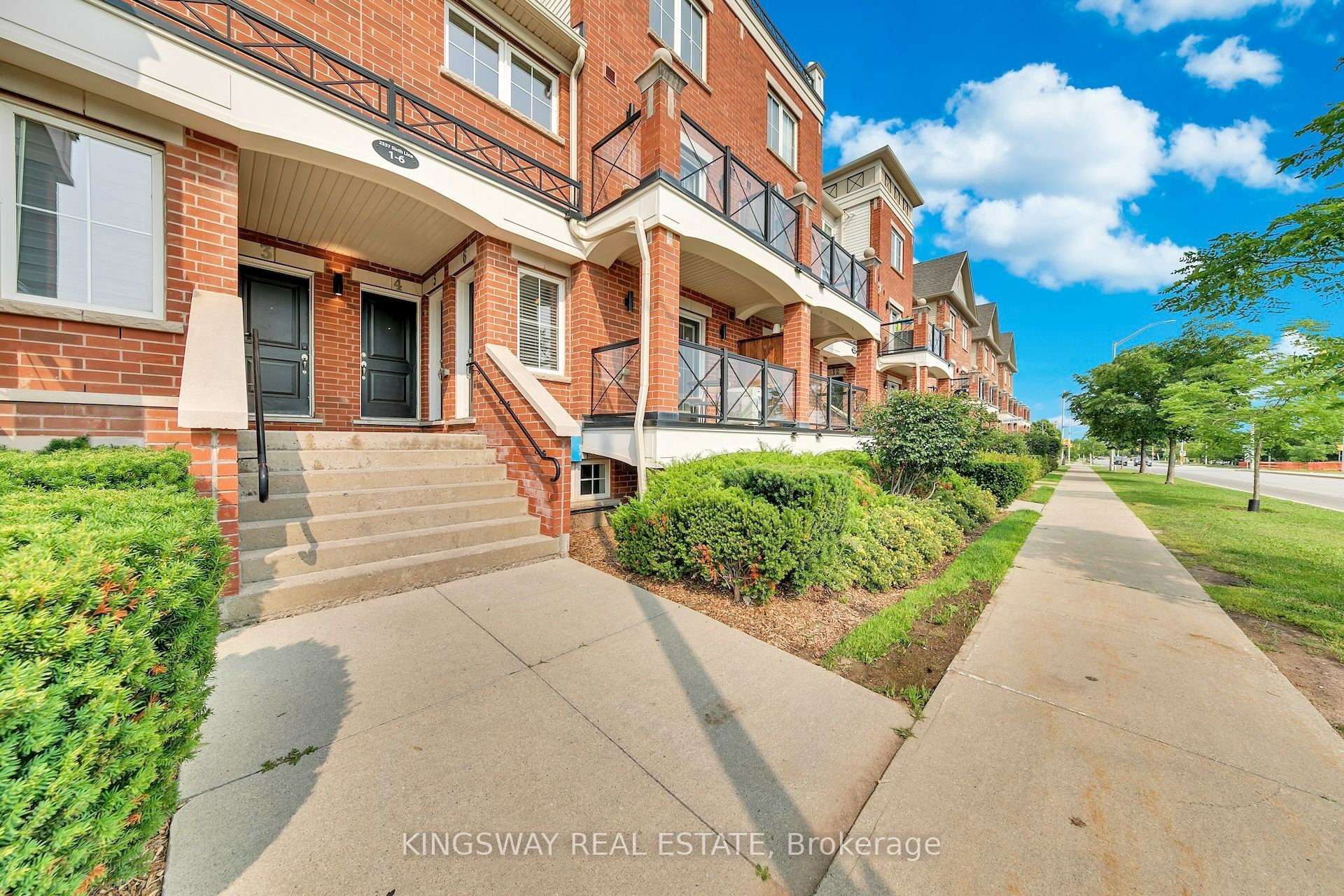 2557 Sixth Line 6, Oakville, ON L6H 0H7 photo 2