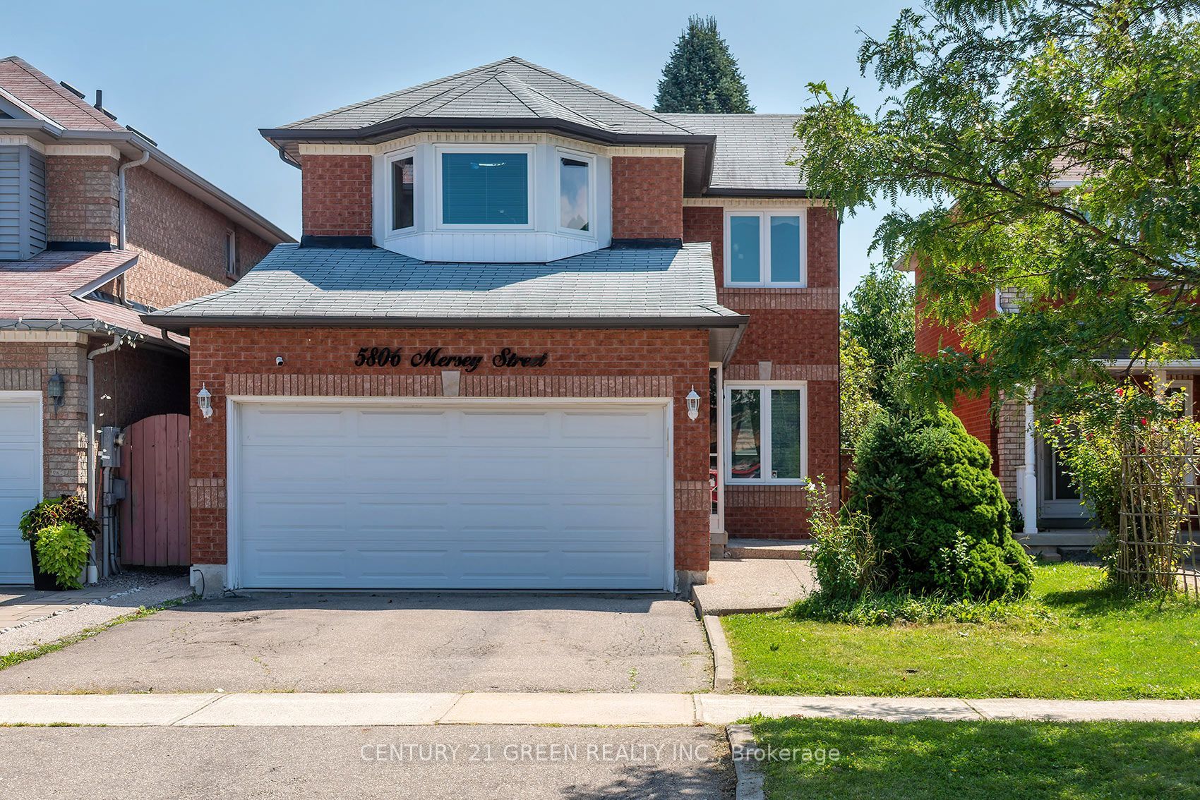 5806 Mersey Street, Mississauga, ON L5V 1V9 photo 2