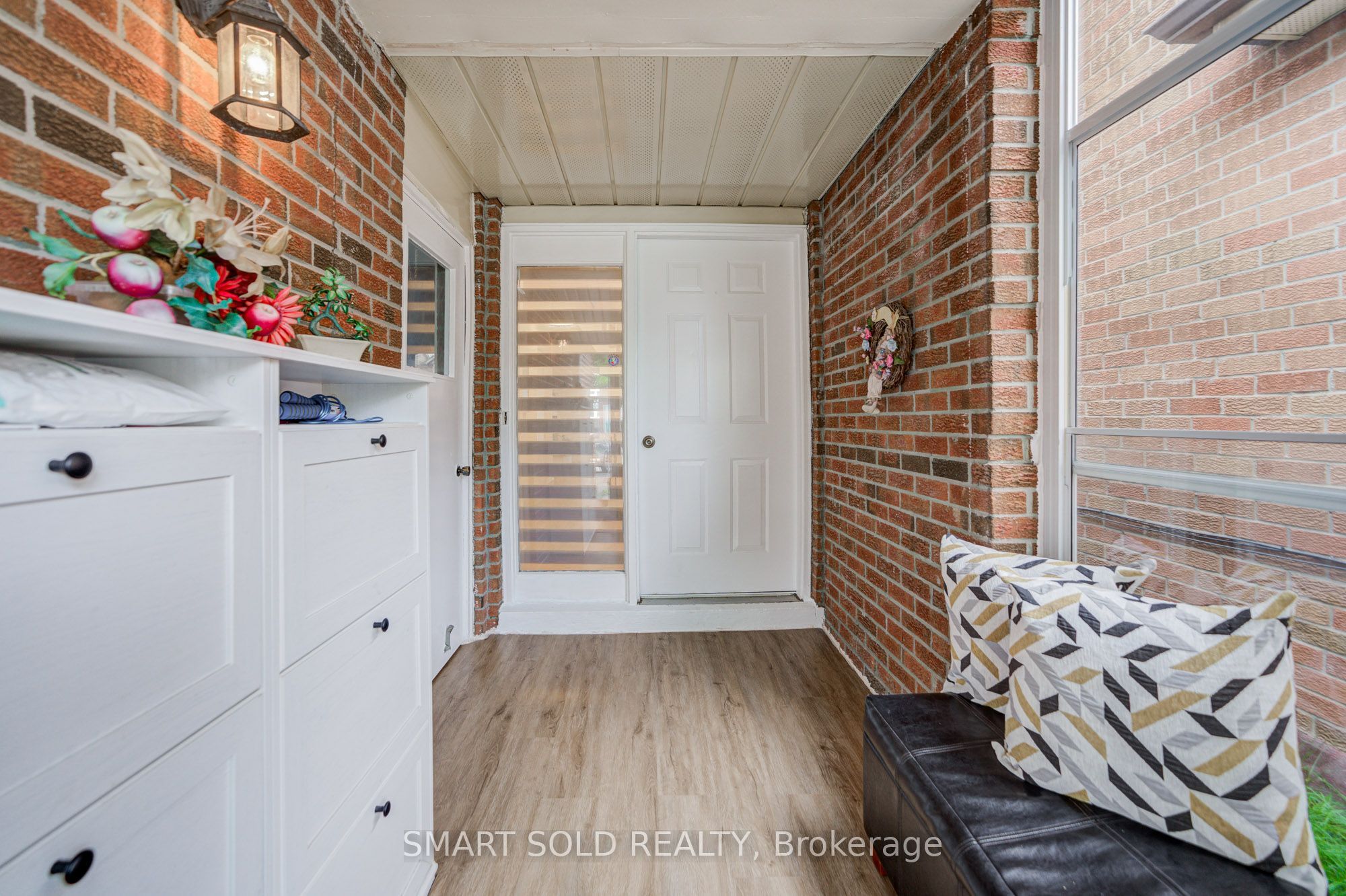 857 Messenger Meadow Drive, Mississauga, ON L5C 3T1 photo 3